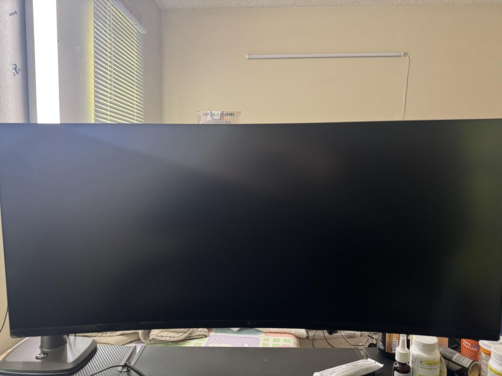 HUANUO TitanLift Heavy Duty Monitor Arm for Screens up to 49 inch, Holds 44 lbs, Aluminum Ultrawide Screen Monitor Mount, Fully Adjustable Single Gaming Desk Mount with Dual C-Clamp, Max VESA 100x100mm customer photo 2