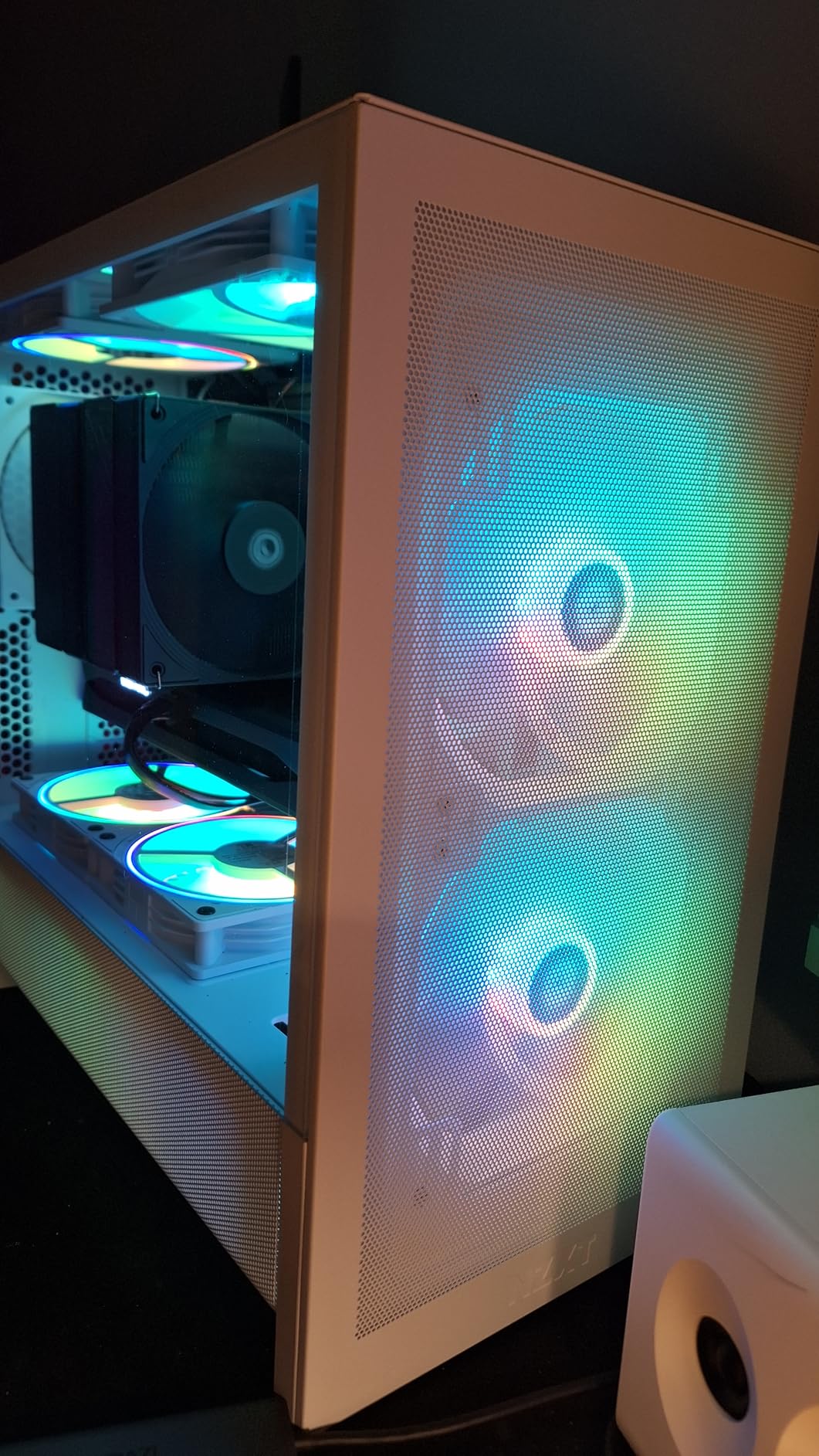 NZXT H3 Flow - Micro-ATX PC Case - Optimized Airflow - Includes 1 x 120mm Rear Fan - Supports Full-Sized GPUs - Fits 280mm Front, 240mm Top Radiator - Back-Connect Motherboard - Black customer photo 2