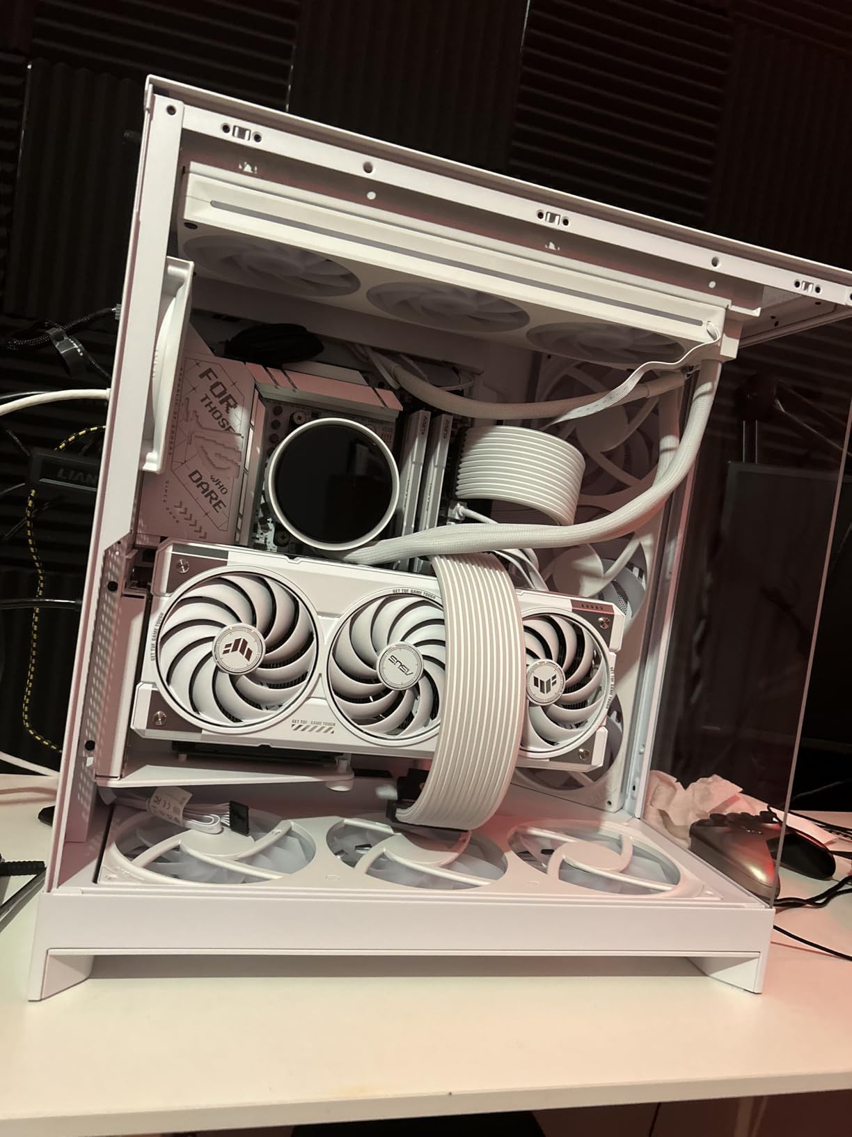 NZXT H9 Flow RGB (2025) - Large Dual-Chamber ATX Mid-Tower Airflow PC Case - Includes 1 x 420mm RGB Fan Unit & 1 x 120mm Fan - 420mm Radiator Support - Tempered Glass - Back-Connect Ready - Black customer photo 1