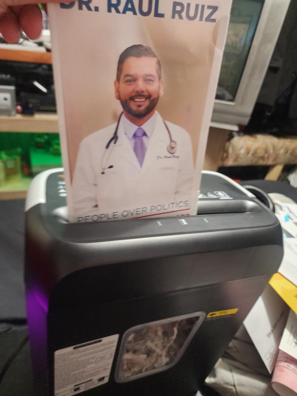 Bonsaii Paper Shredder for Home Use, 3.4 Gal Wastebasket, 6 Sheet Crosscut Paper Credit Cards, Staples, and Clips Shredder for Home Office Use, Portable Handle Design (C237-B New Version) customer photo 1