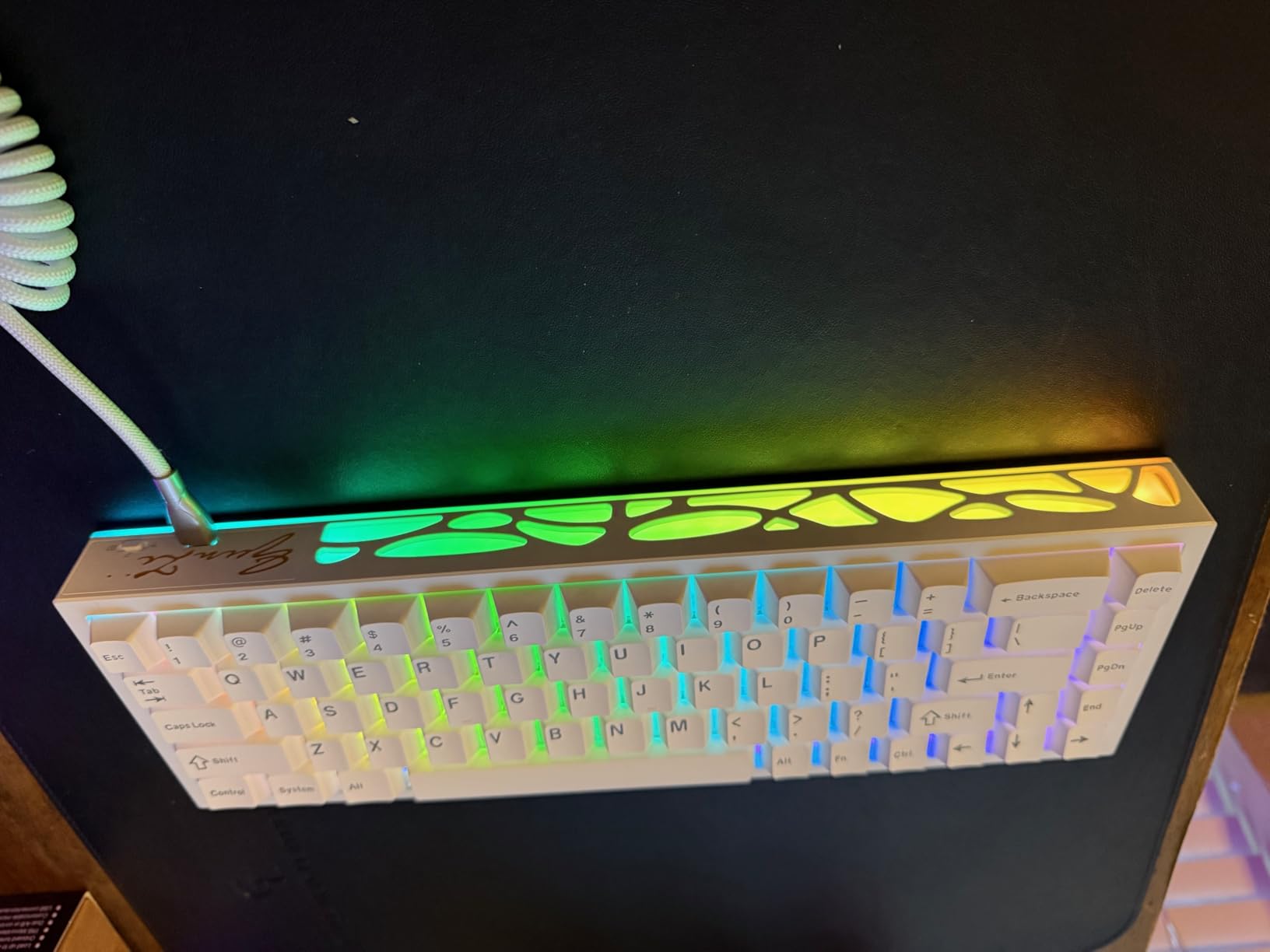 YUNZII AL65 Wireless Mechanical Keyboard, Full Aluminum CNC,Support QMK/VIA Software Gasket Structure,60% Hot Swappable with RGB Backlit BT/2.4G/USB-C for Mac/Windows(Black, Milk V2) customer photo 2