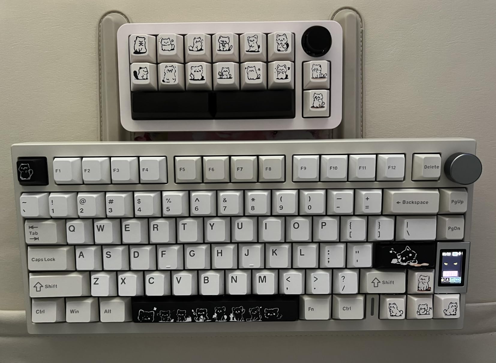 YUNZII AL80 Wireless Mechanical Keyboard,Full Aluminum CNC, Smart LCD Display,Hot Swappable Gasket Mount 75% Layout with Knob,BT/2.4G/USB-C,QMK/VIA Support for Win/Mac (Beige, Gateron Zero Switch) customer photo 2