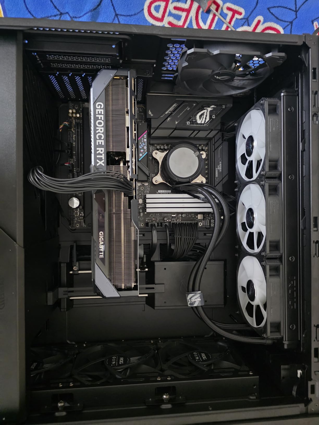 GIGABYTE AORUS GeForce RTX 5080 Master 16G Graphics Card, WINDFORCE Cooling System, 16GB 256-bit GDDR7, GV-N5080AORUS M-16GD Video Card customer photo 1