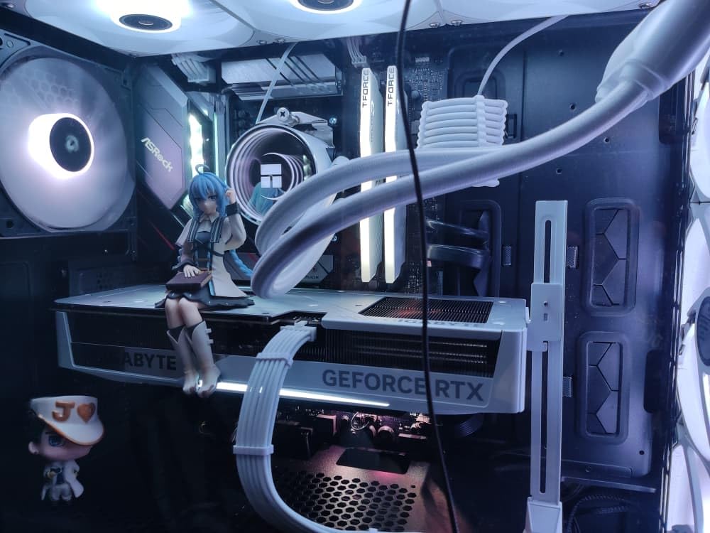 GIGABYTE GeForce RTX 5070 Ti Eagle OC ICE SFF 16G Graphics Card - 16GB GDDR7, 256bit, PCI-E 5.0, 2542 MHz Core Clock, NVIDIA DLSS 4 customer photo 1