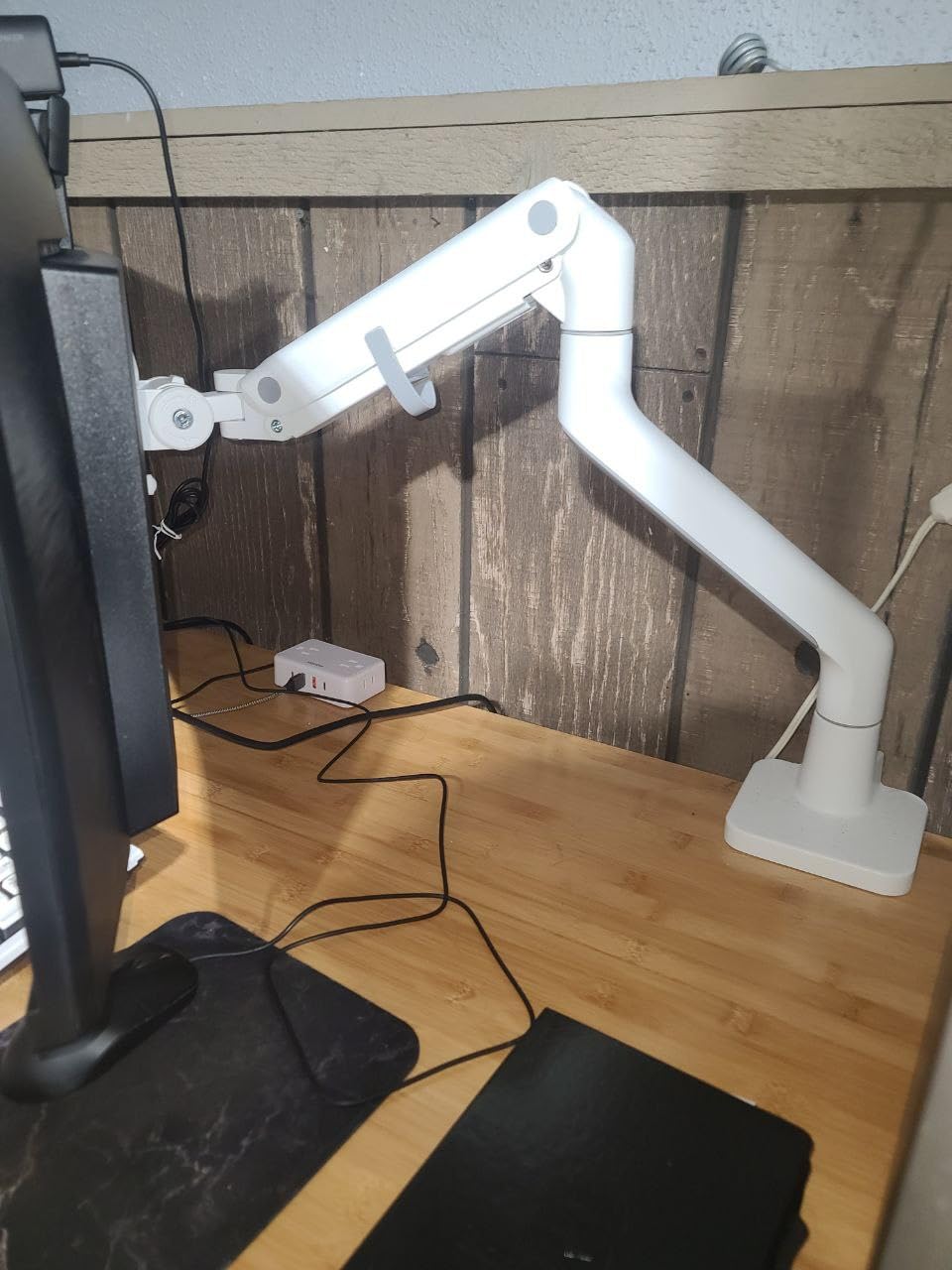 monTEK Heavy-Duty Monitor Arm for 17-57