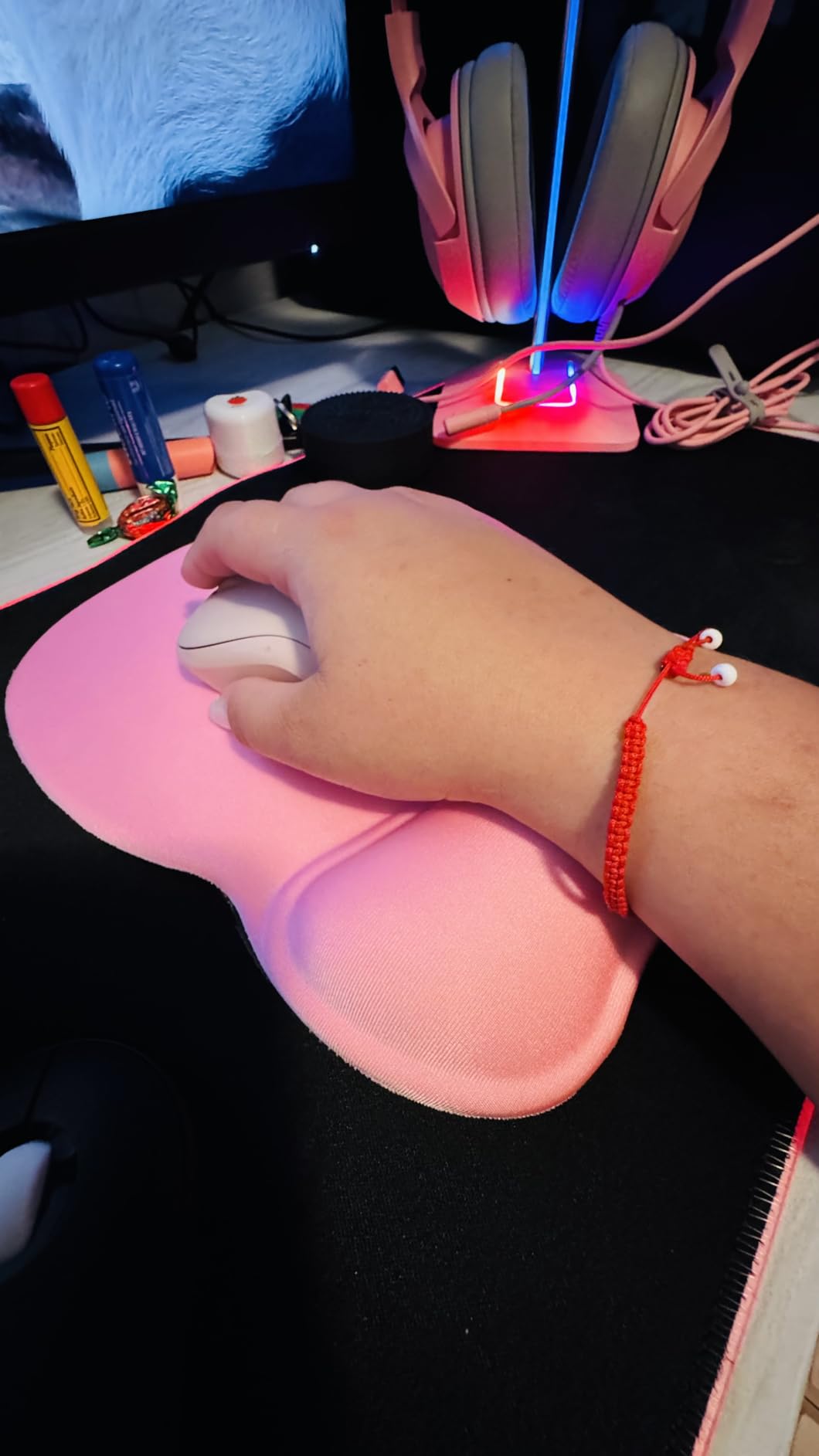 TECKNET Gel Mouse Pad with Wrist Rest, Ergonomic Office Mousepad with Wrist Support - Non-Slip & Smooth Surface Comfortable Desk Accessories Mat for Office, Gaming and Study - Gradient customer photo 2