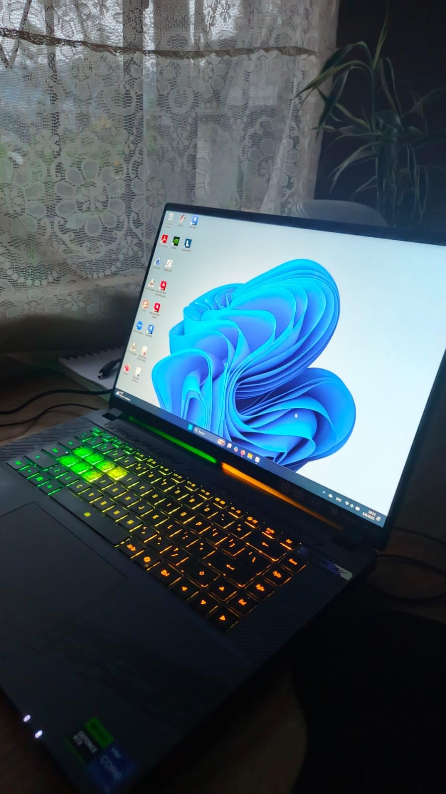 GIGABYTE AORUS Elite 16 Gaming Laptop - 165Hz 2560x1600 WQXGA - NVIDIA GeForce RTX 5070 - Intel Core Ultra 9 275HX - 1TB SSD with 32GB DDR5 RAM - Windows 11 Home AD customer photo 1