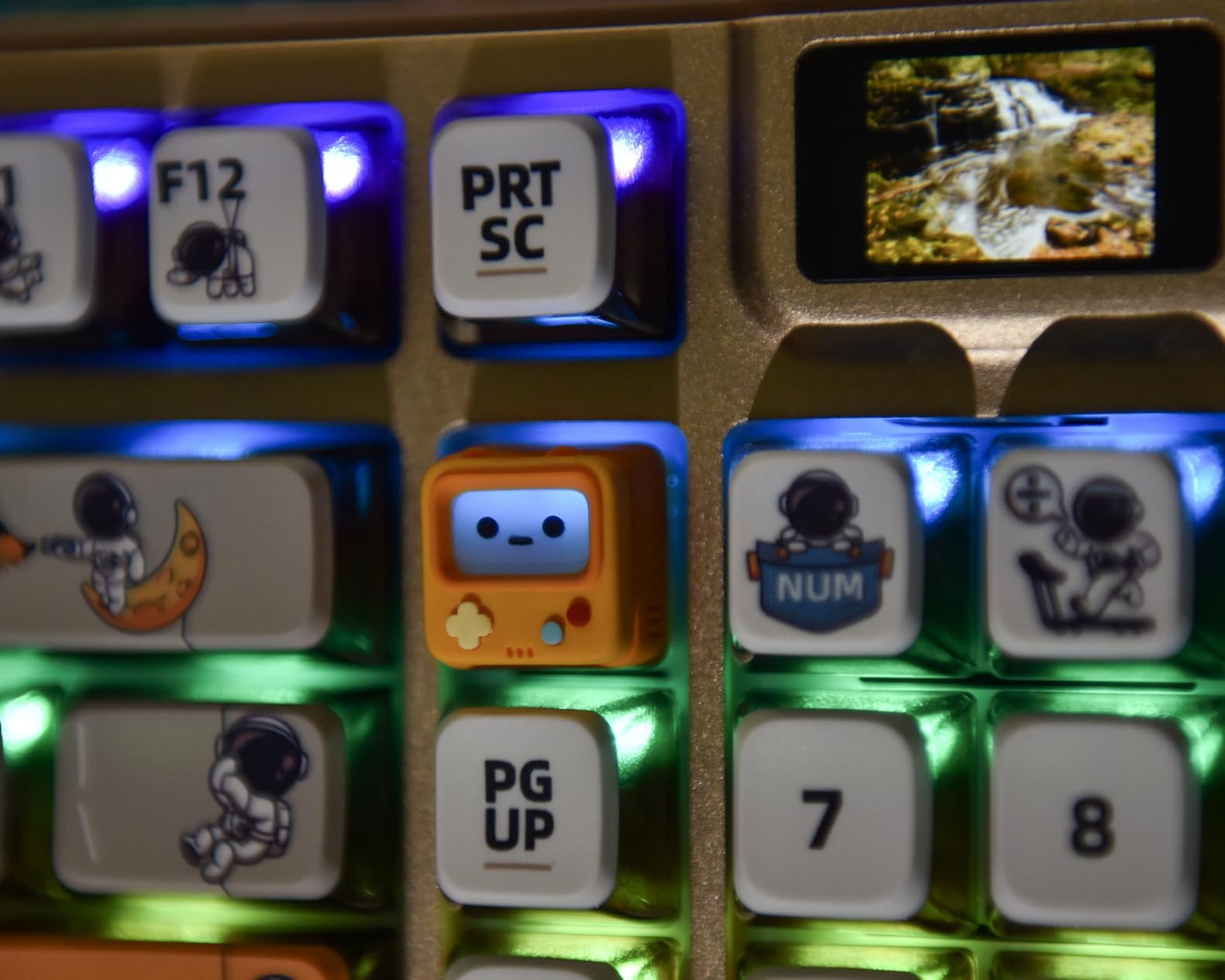 Artisan Keycaps, Cute Retro Game Consoler-Shpaed Keycaps, Shine Through Resin Handmade, Single 1U Replace Key for ESC Key Mechanical Keyboard (Pink) customer photo 2