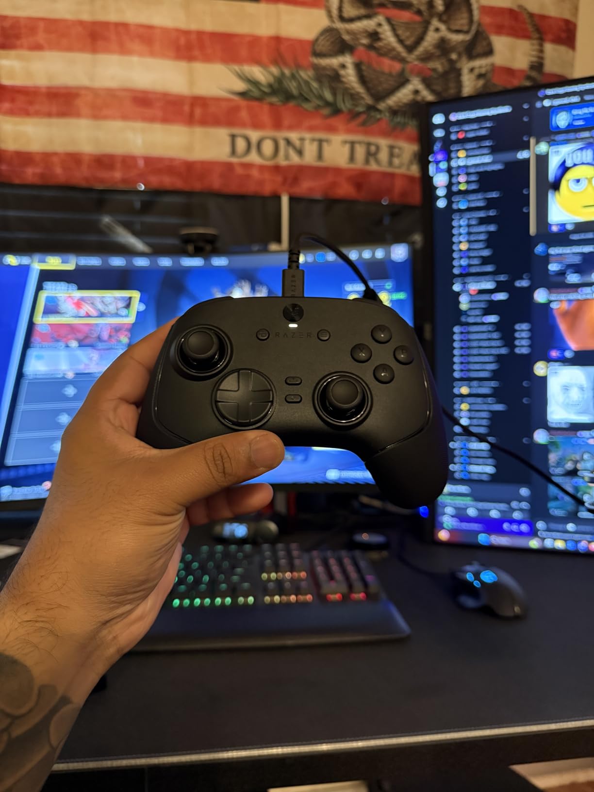 Razer Wolverine V3 Pro 8K PC Wireless Gaming Controller: 8000 Hz Polling Rate - TMR Thumbsticks with Swappable Caps - Up to 36 Hr Battery - 6 Remappable Buttons - Fast Triggers - Carrying Case - Black customer photo 2