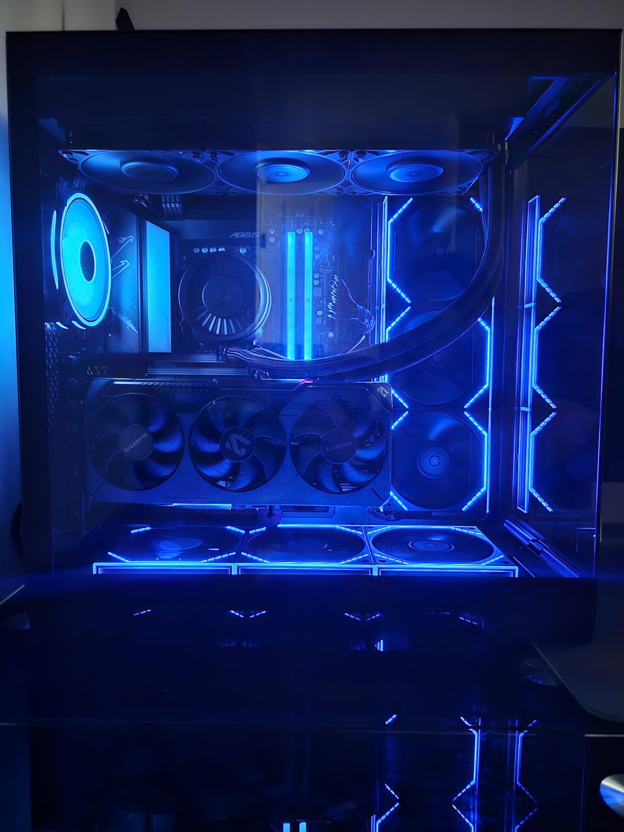 EZDIY-FAB PCIe 5.0 Riser Cable, Ultra-Flexible 128GB/s Bandwidth GPU Extension, Vertical GPU Mount for RTX 5090/4090 & RX 9000, Right Angle-20cm, Black customer photo 1