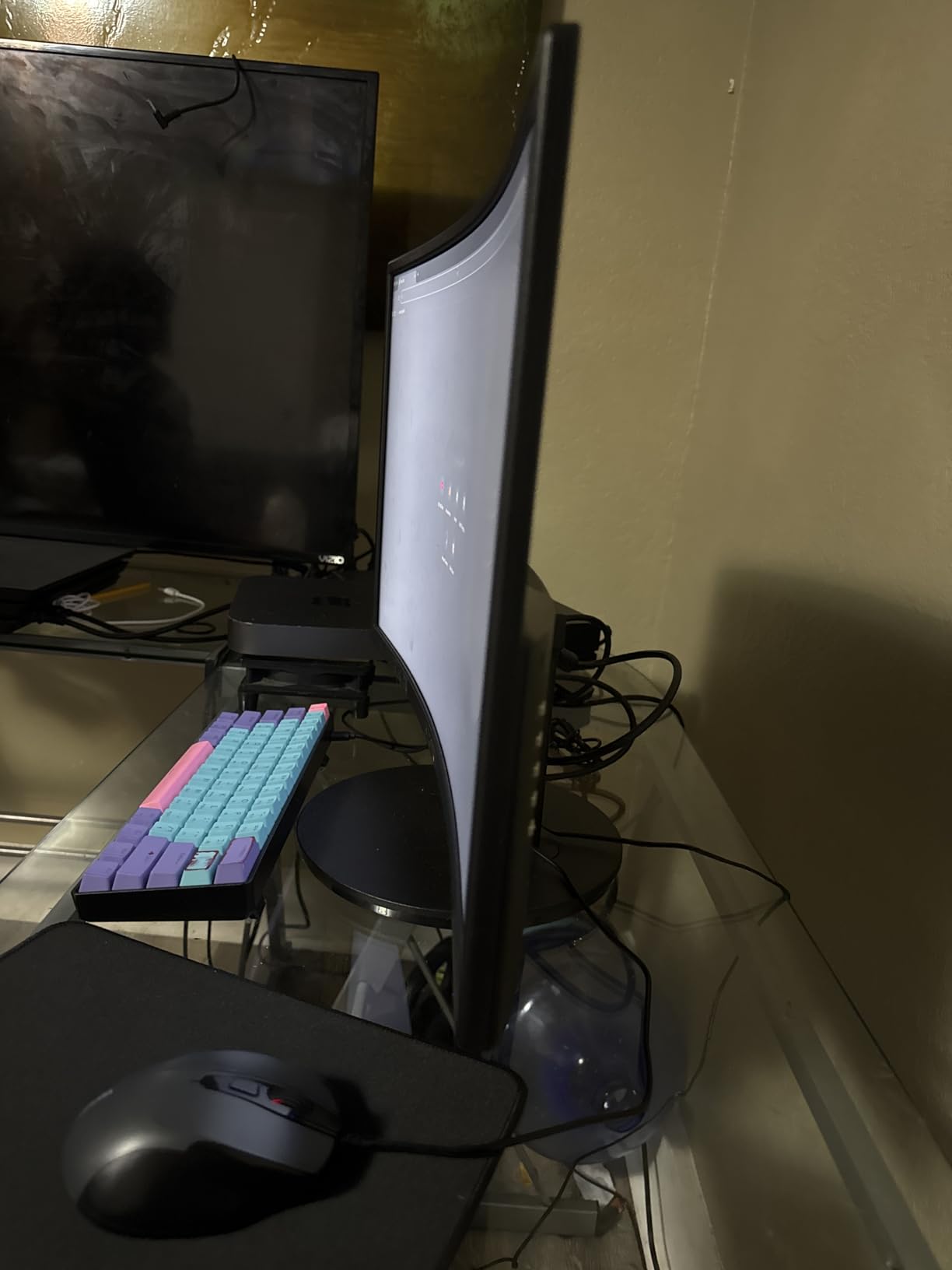 Sceptre Curved 24-inch Gaming Monitor 1ms 100Hz 1500R DisplayPort HDMI X2 Eye Care 100% sRGB Build-in Speakers, Machine Black 2026 (C248W-FW100T Series) customer photo 1