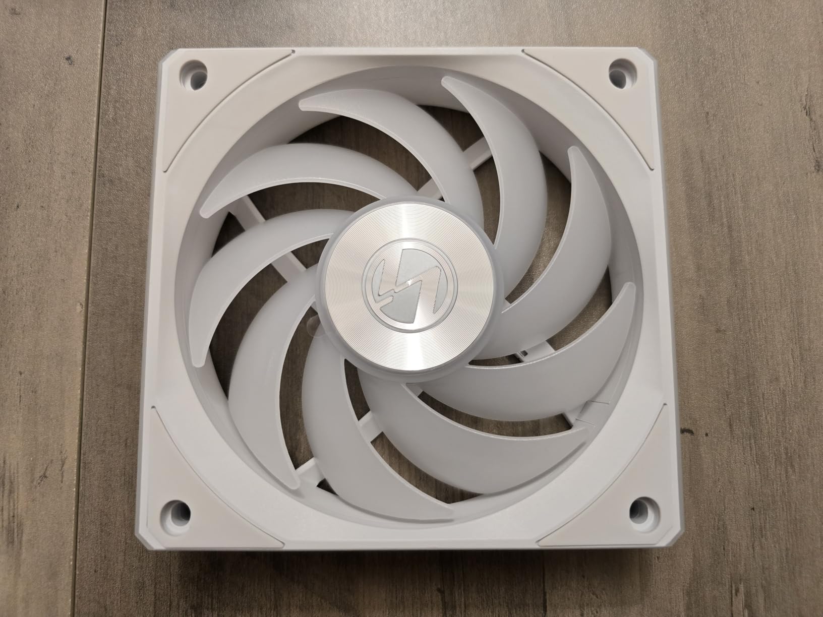 UNI Fan CL120 ARGB 120mm PWM Fans - Triple Pack - 2.4 GHz Wireless Signal RGB & PC Case Fans Control - Daisy-Chain - Dual Light Zones - FDB - Controller Included & Required - Black (12CL1W3B) customer photo 1