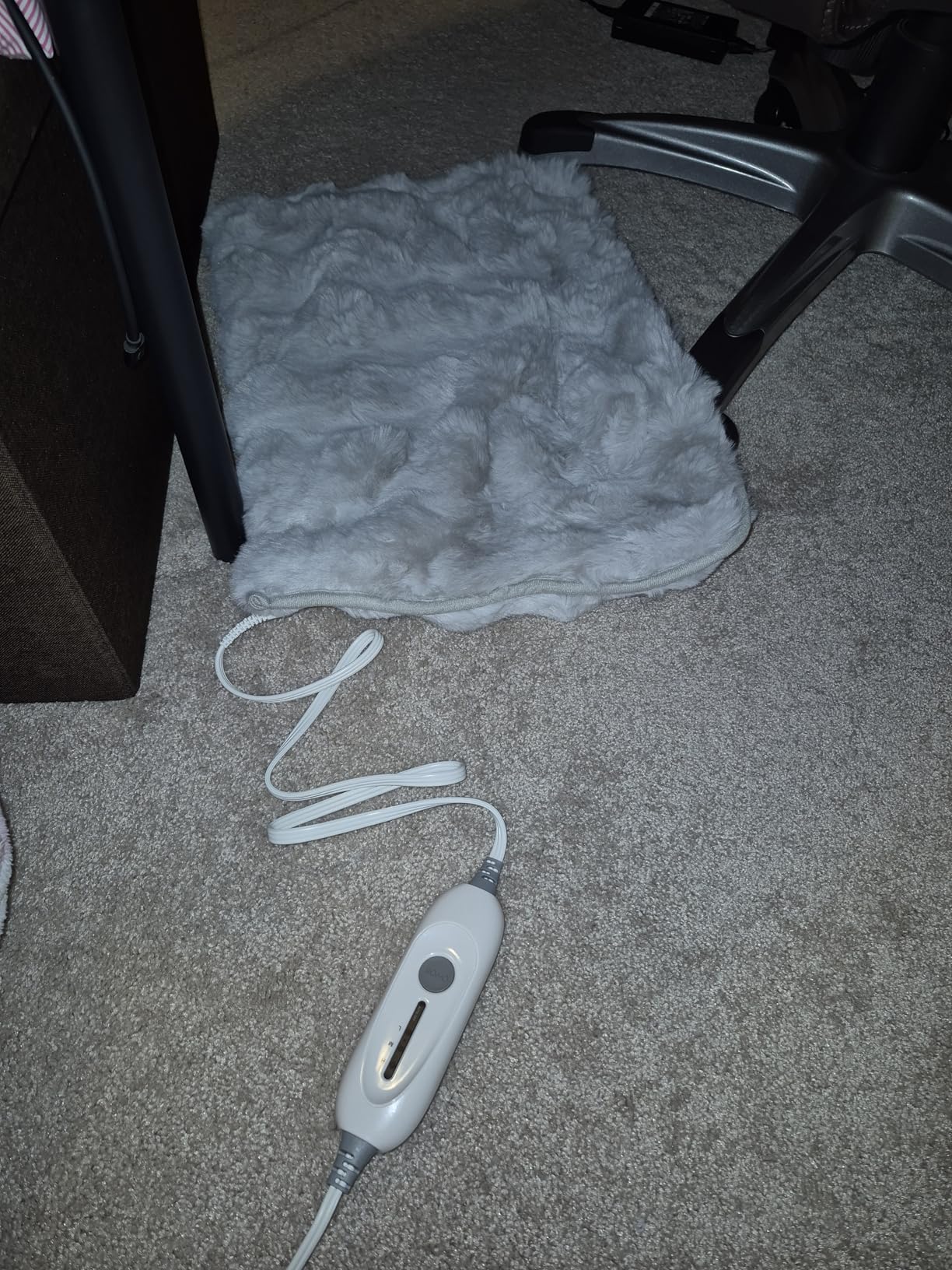 Electric Foot Warmer, Luxury Faux Fur Heating Pad for Feet Pain Relief Cramp, Heated Foot Warmer for Under Desk & Bed with 3 Heat Settings & 2H Auto-Off, ETL Certified, 16x22 Inch, Light Grey customer photo 2