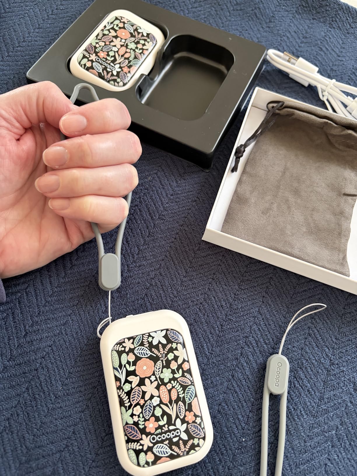 OCOOPA AI Magnetic Hand Warmers Rechargeable 2 Pack, 5000mAh Ultra-Thin Electric Glove Heater Handwarmer,UL Certified, Men Women Gifts for Christmas,Birthday,Winter Essentials,UT4 Young customer photo 2