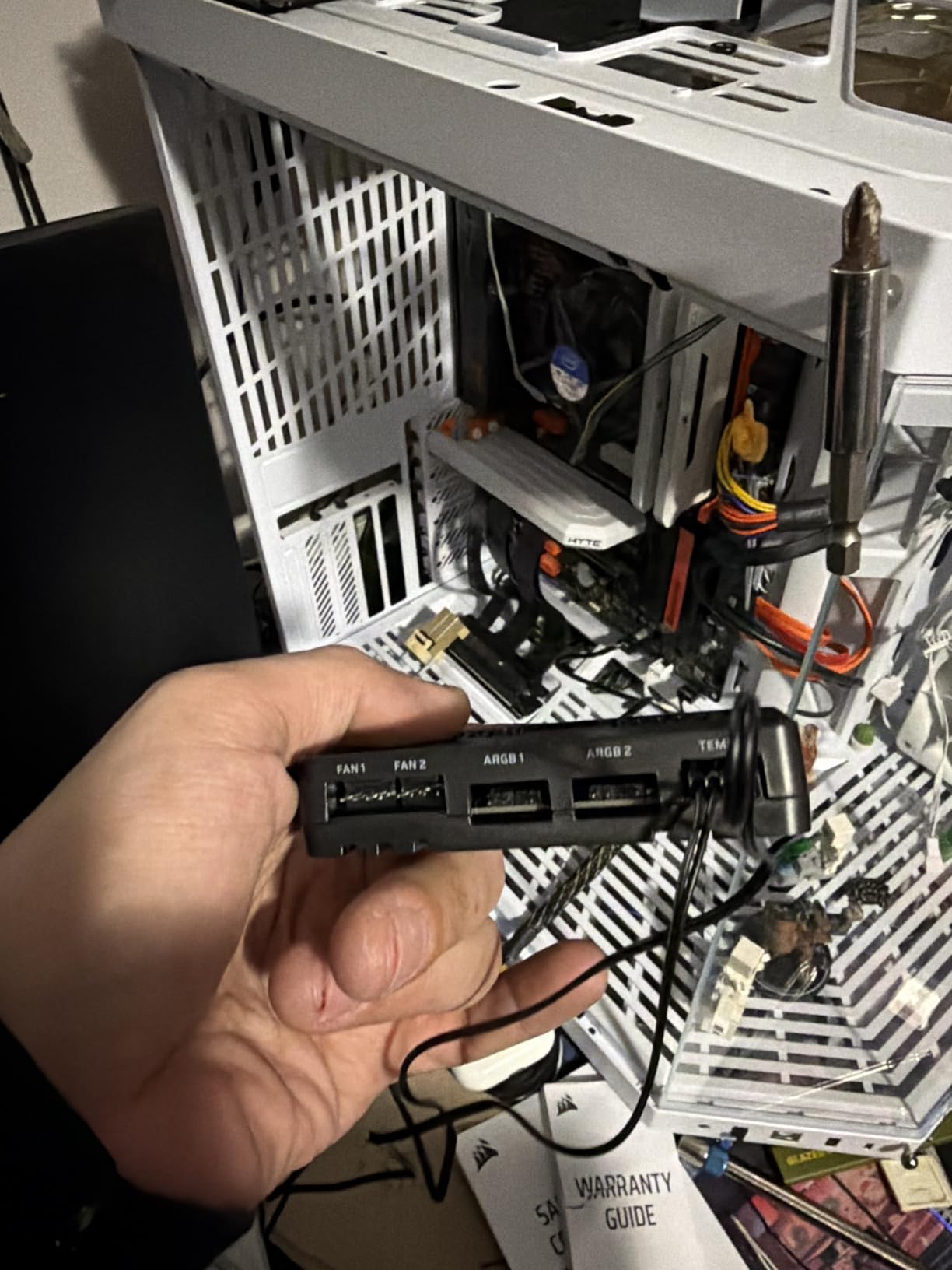 Commander Duo iCUE Link RGB Lighting and PWM ARGB Fan Controller - Control 12 Daisy-Chained PWM Fans, Two Flexible Temperature Sensors Included - Black customer photo 1