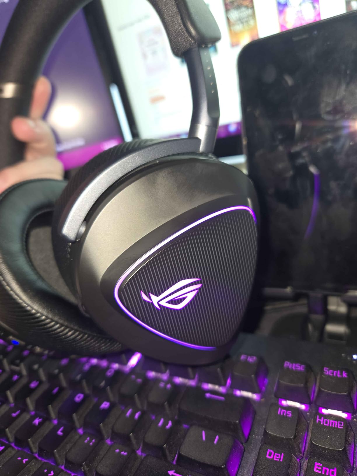 ASUS ROG Delta II Wireless Gaming Headset with Detachable Mic - Tri-Mode (BT, 2.4GHz, 3.5mm), 50mm Titanium-Plated Drivers, 110Hr Battery, Lightweight, for PC, PS5, PS4, Xbox, Switch, Mobile - White customer photo 2