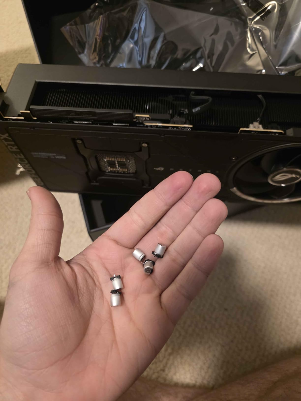 ASUS ROG Astral GeForce RTX 5090 BTF OC Edition, 32GB GDDR7, 3.8-Slot, 1000W Support customer photo 1