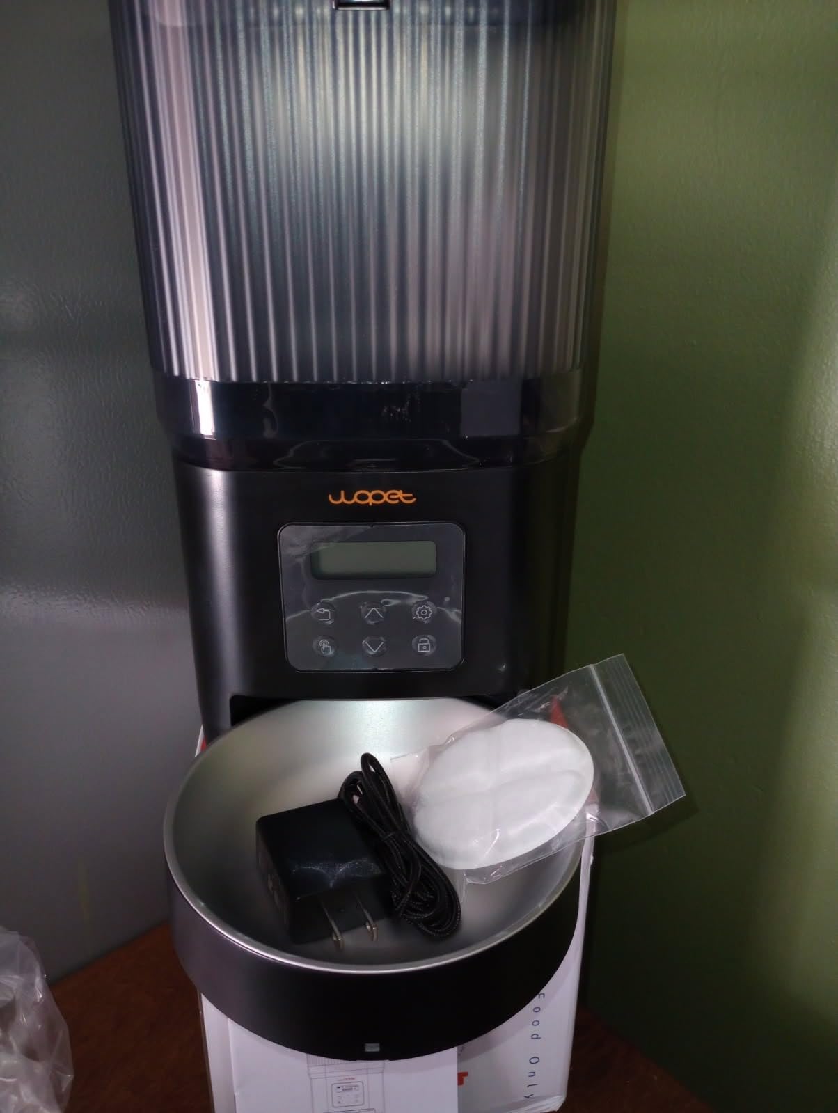 WOPET Automatic Cat Feeder, 5G WiFi Smart Pet Feeder for Dogs and Cats with APP Control, Low Food Sensor, 10s Voice Recorder, Up to 10 Meals Daily, Dual Power Supply, Timed Dog Food Dispenser customer photo 2