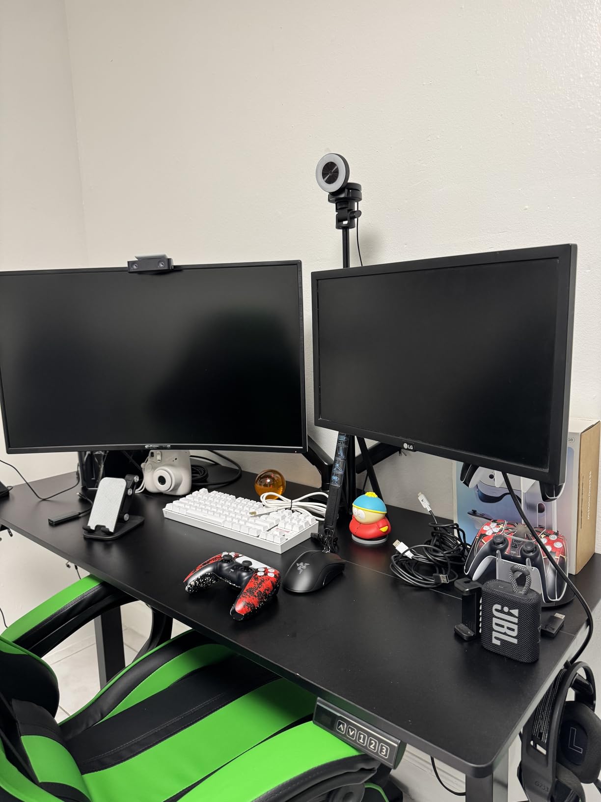 ErGear Single Monitor Arm, Fully Adjustable Monitor Mount for 13-34 Inch Screens, Fast Install Computer Monitor Stand with Tool-Free VESA Mount, Cable Management, Holds 19.8 lbs, Max VESA 100x100mm customer photo 2