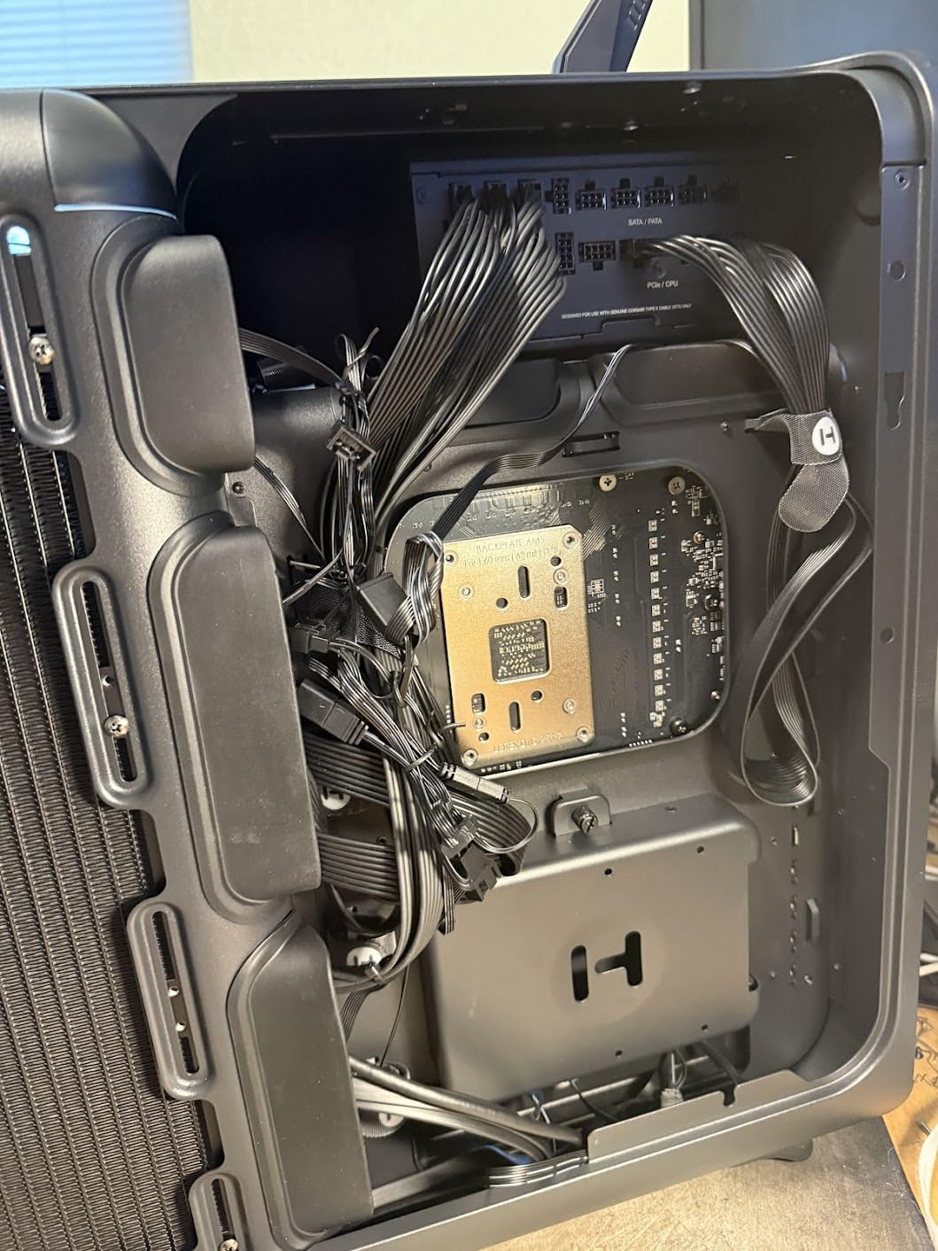 Hyte X50 - Modern Performance ATX Mid-Tower Gaming PC Case - Optimized High Airflow Chassis- 4mm Thick, Curved, Laminated Acoustic Glass -Micro Mesh Panels w Sturdy Stamped Steel- Matcha Milk (Green) customer photo 1