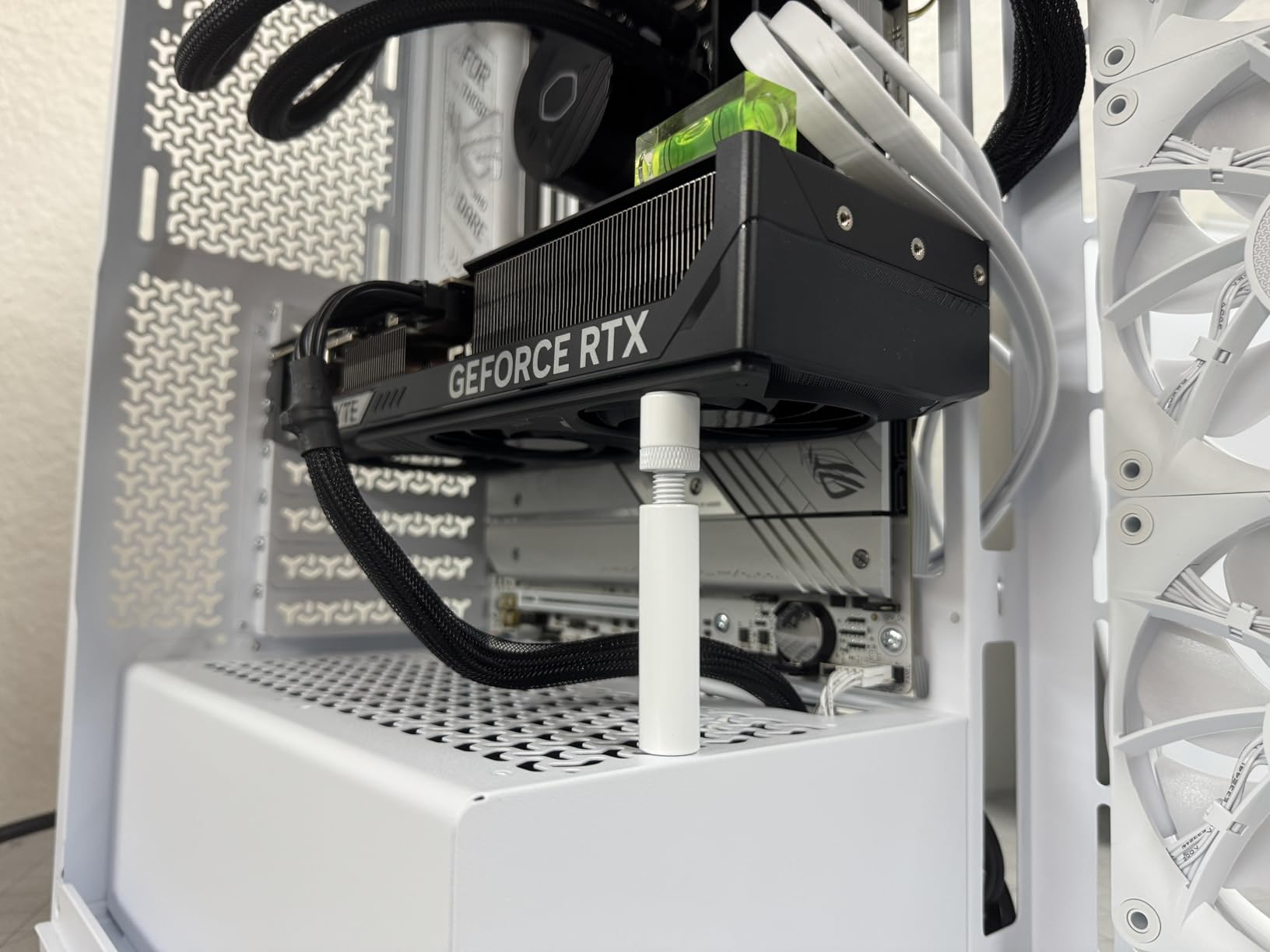 Graphics Card GPU Support Bracket: GPU Sag Bracket Video Card Stand GPU Holder Graphics Card Support with Rectangular Bubble Level Black (L 74-120mm) customer photo 1