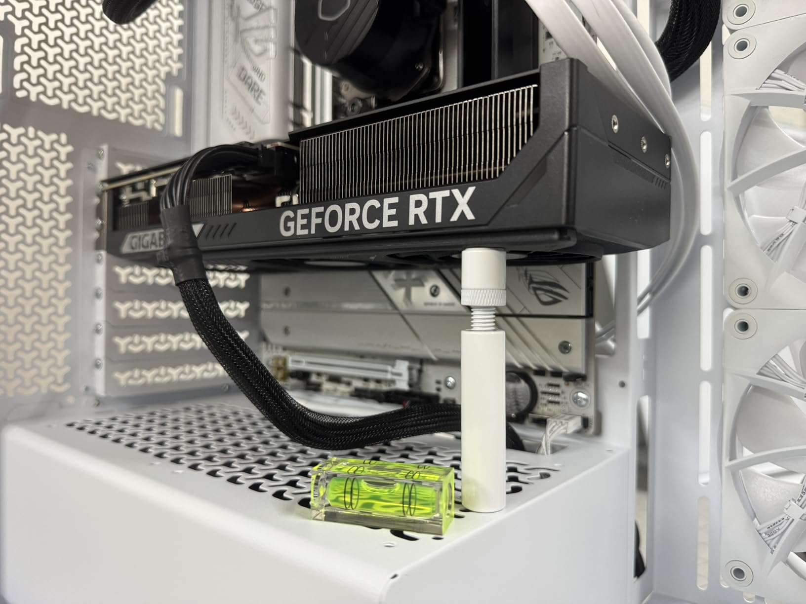 Graphics Card GPU Support Bracket: GPU Sag Bracket Video Card Stand GPU Holder Graphics Card Support with Rectangular Bubble Level Black (L 74-120mm) customer photo 2