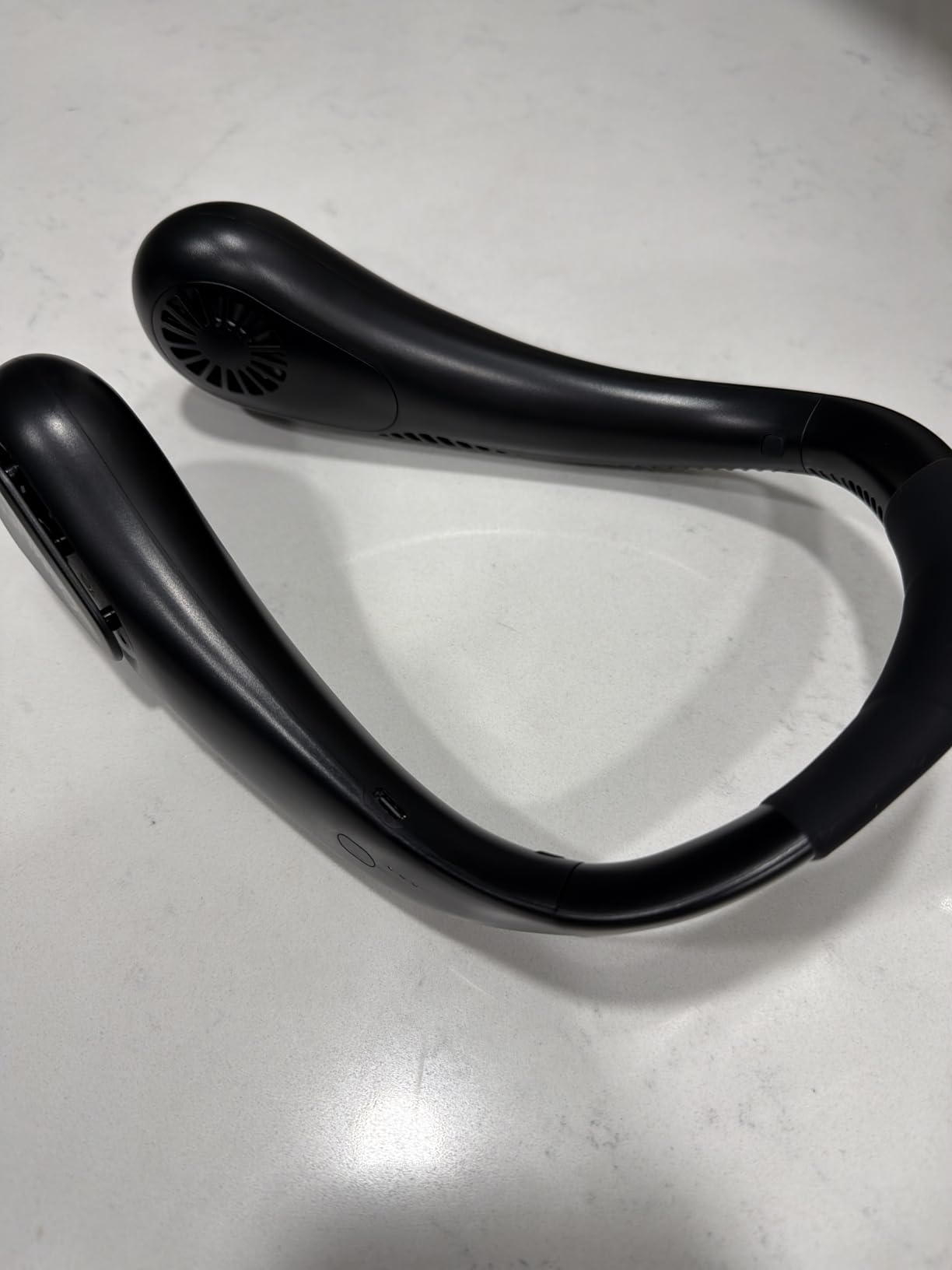 Portable Bladeless Neck Fan, Birthday Gifts for Girl Boy Mom Dad, Father's & Mother's Day Gifts, Wearable Cooling Fan, 5000mAh Rechargeable Battery, Essential for Camping Beach Vacation(2026 Upgraded) customer photo 1