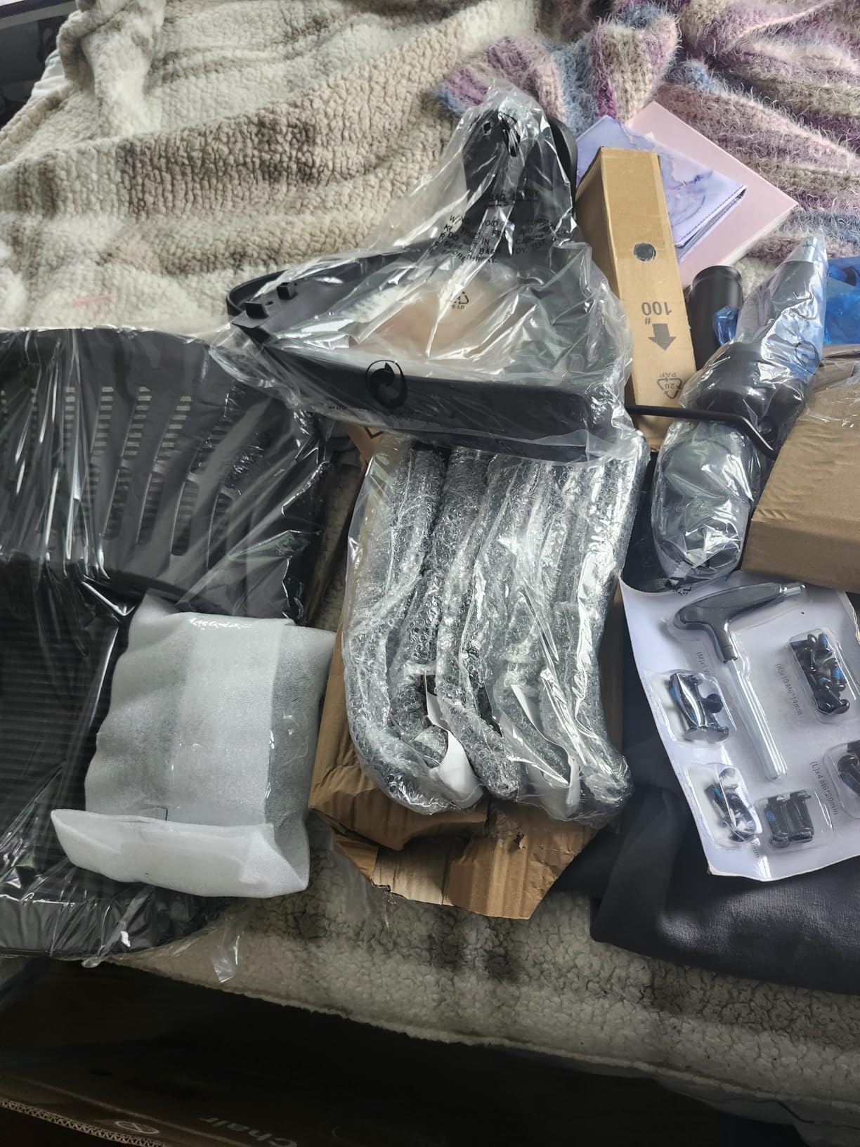 Sweetcrispy Ergonomic Mid-Back Mesh Home Office Desk Chair with Wheels Lumbar Support and Comfortable Armrests customer photo 1