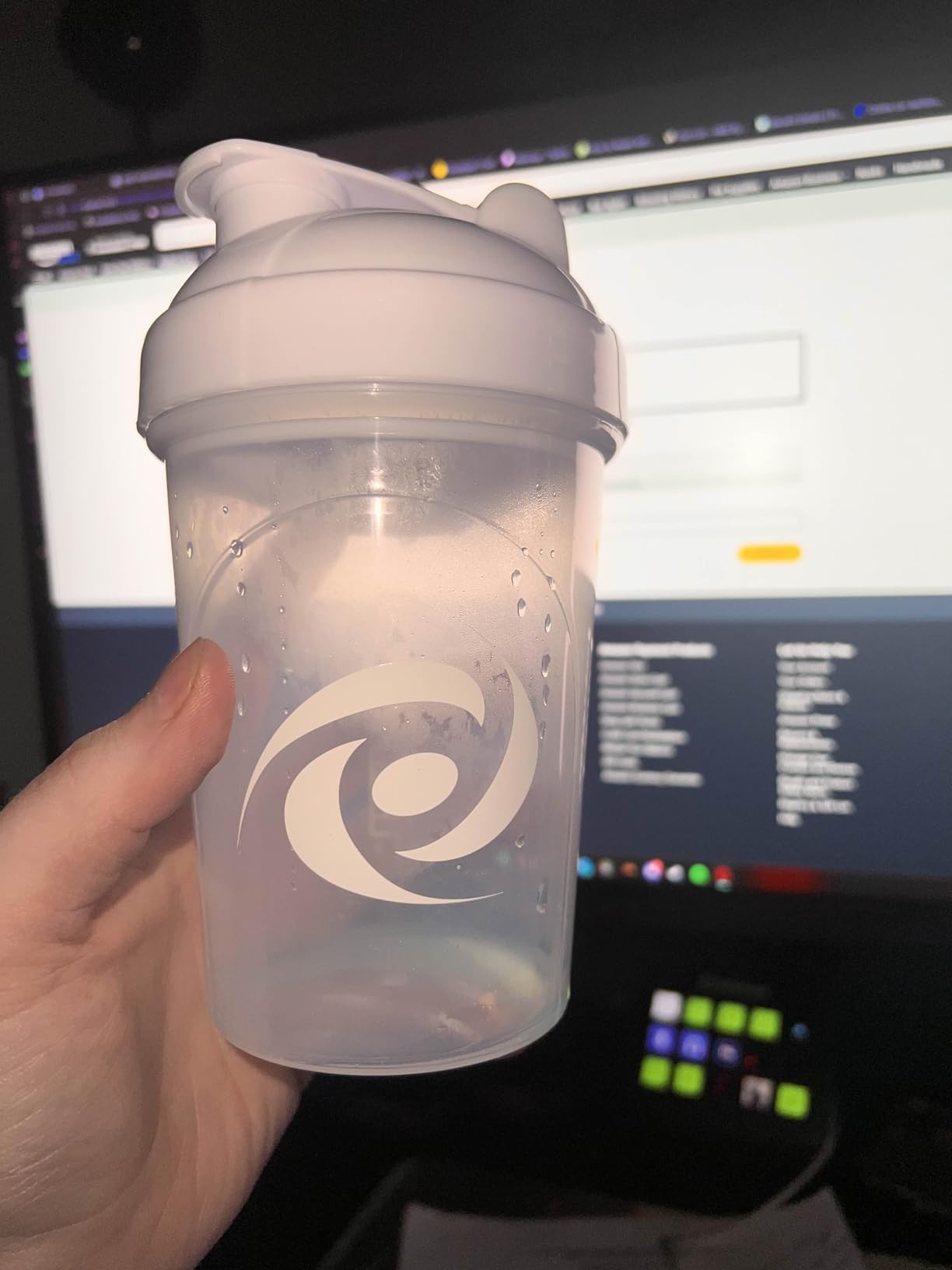 G FUEL Winter White 2.0 Shaker Bottle, Drink Mixer for Pre Workout, Protein, Smoothie, Meal Replacement Shakes, Energy Powder- 24 oz customer photo 1