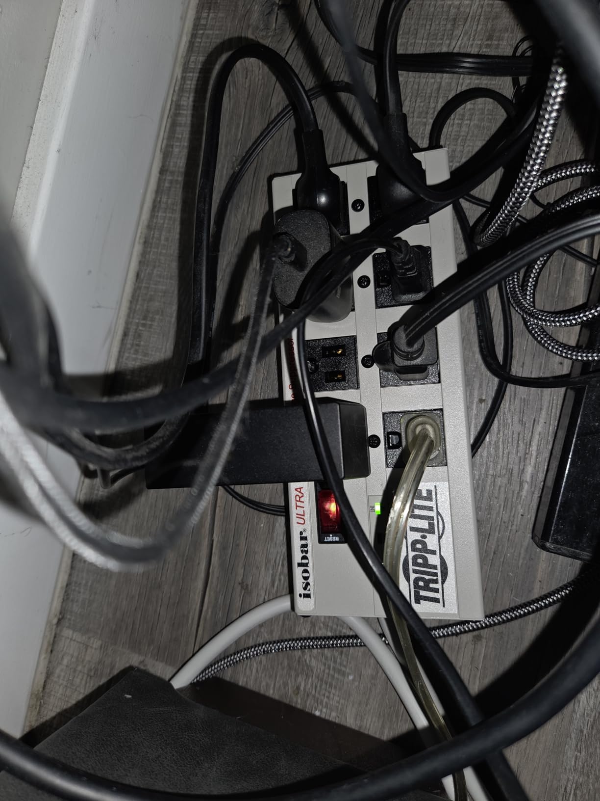 Tripp Lite ISOBAR8ULTRA Isobar 8 Outlet Heavy Duty Power Strip Surge Protector, 3840 Joules, 12ft Cord, Flat Plug, Metal Power Strip, Industrial Garage Work Shop Bench, Under Desk and Wall Mountable customer photo 2