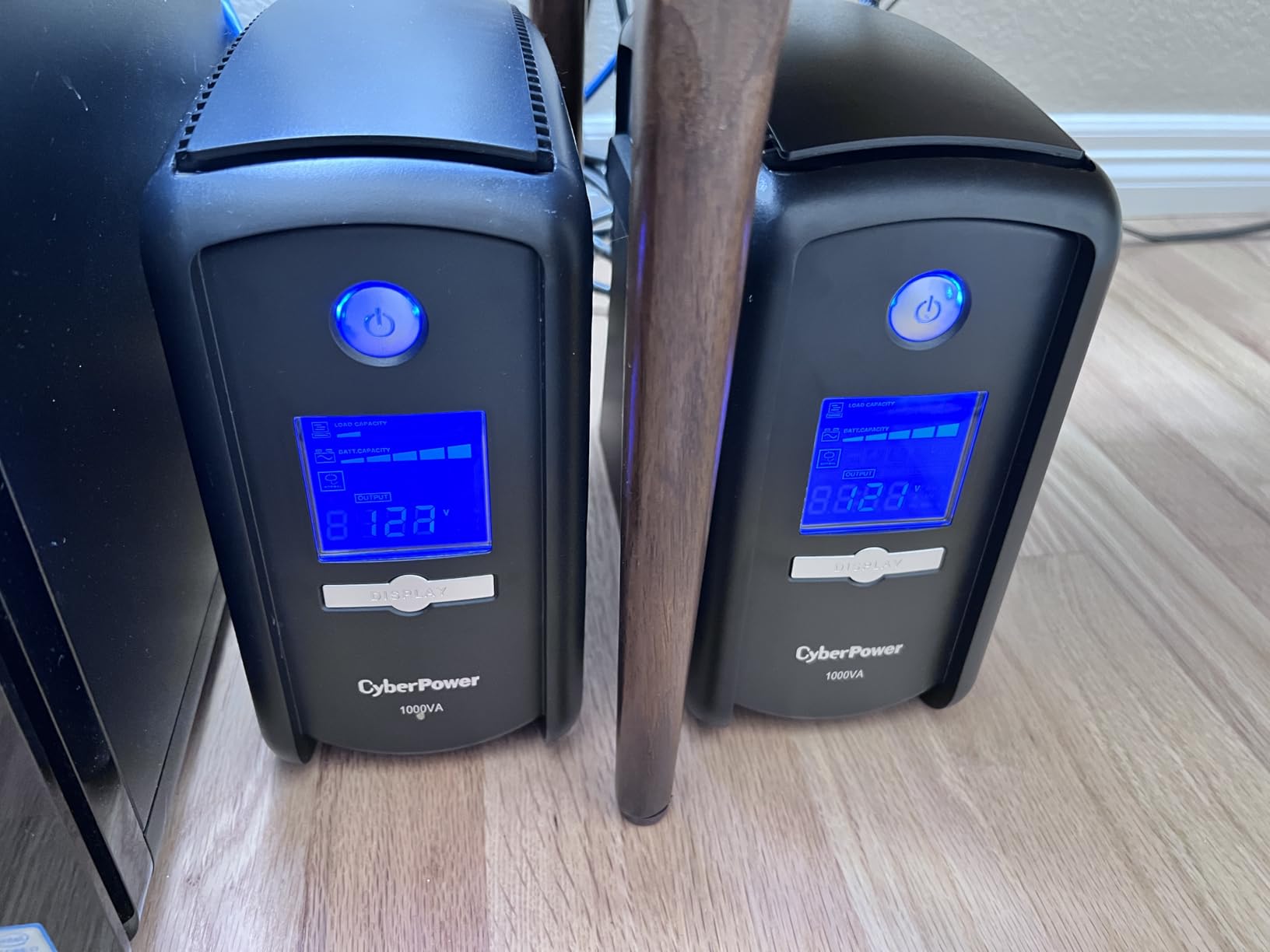 CyberPower CP1000AVRLCD Intelligent LCD UPS Battery Backup and Surge Protector, 1000VA/600W, 9 Outlets, AVR, Mini-Tower, UL Certified customer photo 1