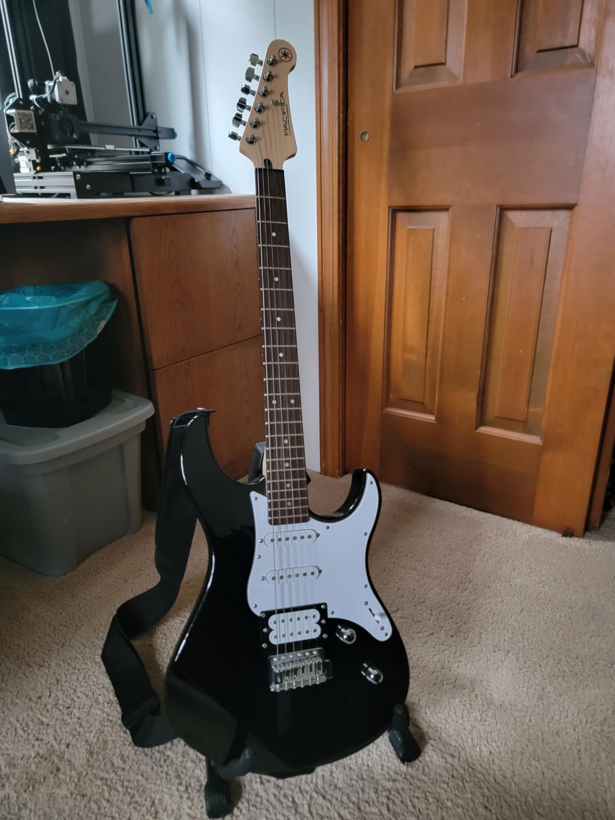 Yamaha Pacifica Series PAC112V Electric Guitar - Black customer photo 1