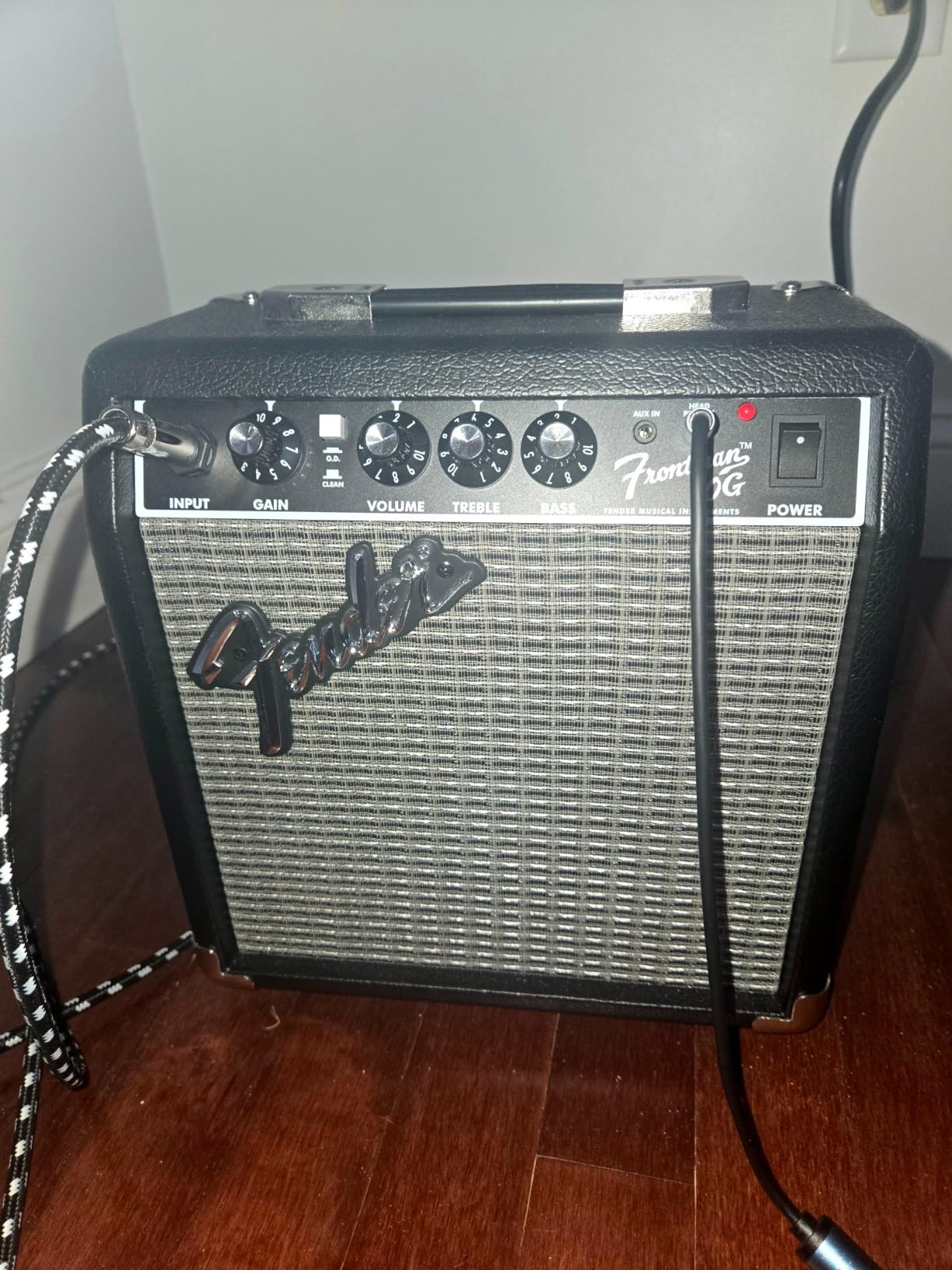 Fender Frontman 10G Guitar Amp, 10 Watts, with 2-Year Warranty, 6 Inch Fender Special Design Speaker customer photo 2