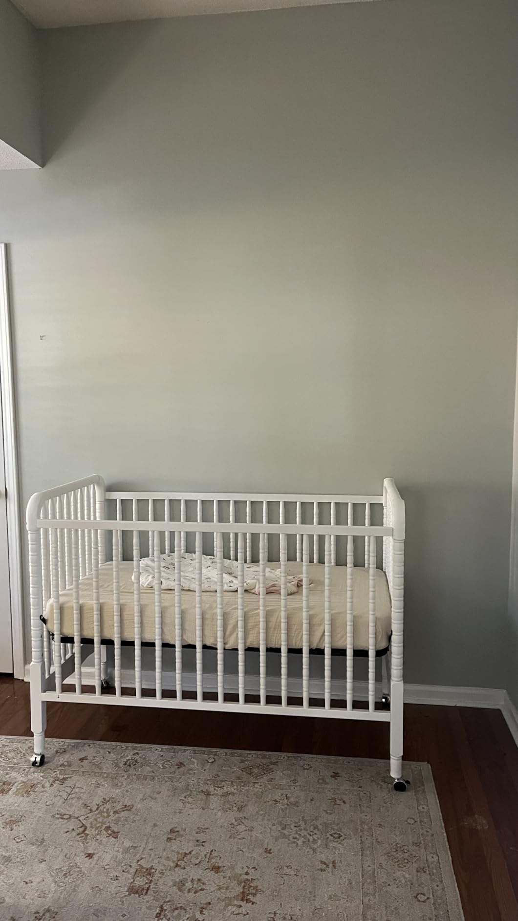 DaVinci Jenny Lind 3-in-1 Baby Crib Convertible to Toddler Bed - White customer photo 2