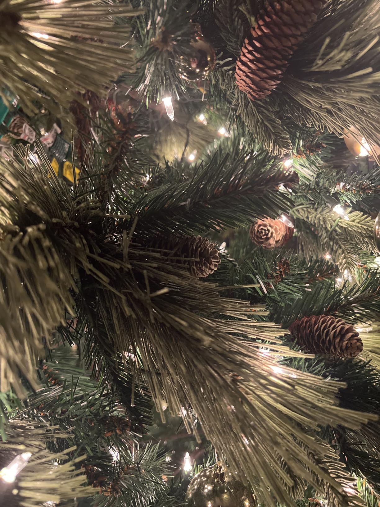 National Tree Company 7.5 ft Pre-Lit Carolina Pine Artificial Christmas Tree, 750 Clear Lights, 1,399 Tips, Includes Stand, Green customer photo 2