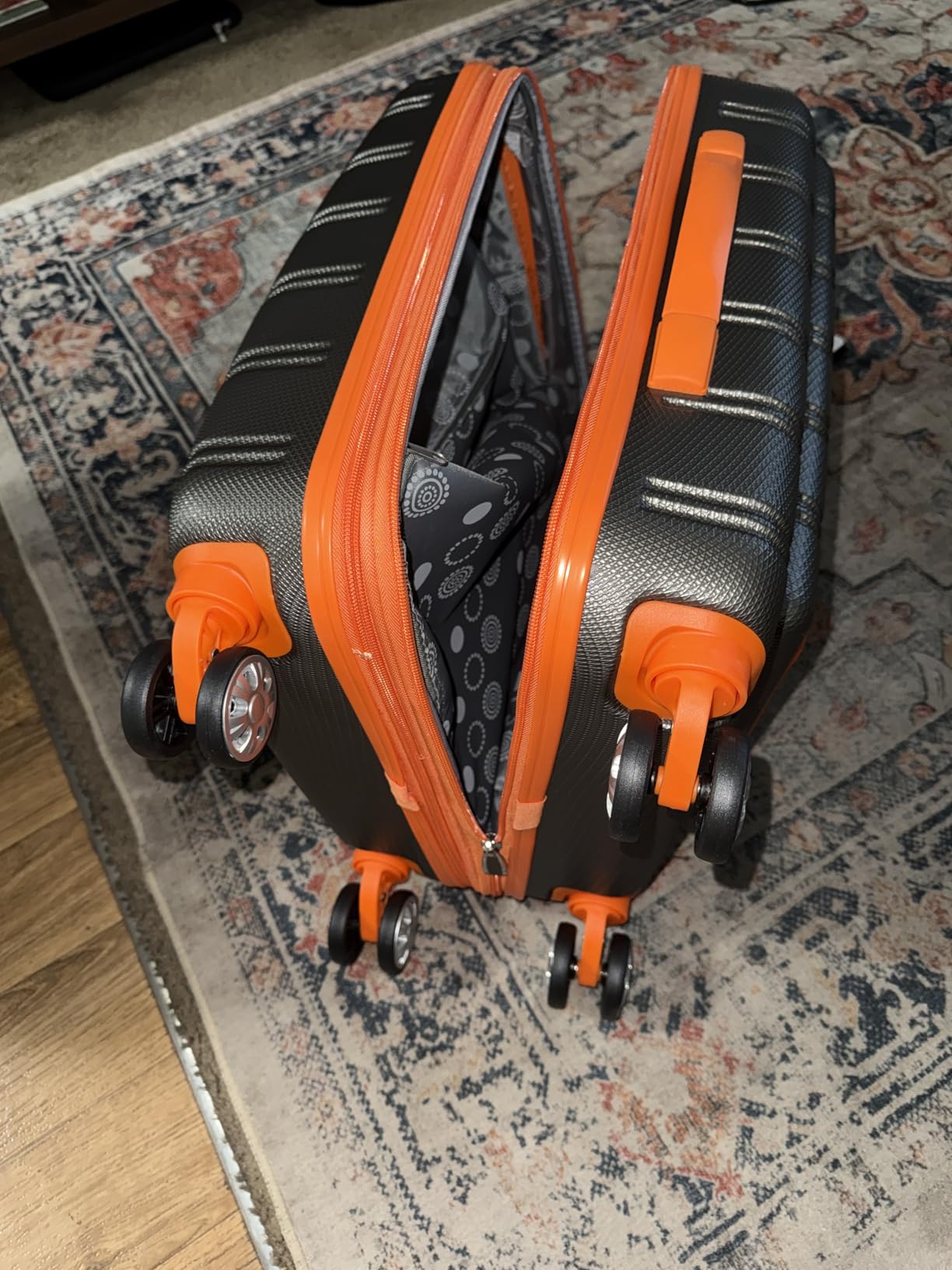 Amazon Basics Melbourne Hardside Expandable Spinner Wheel Luggage, Carry-On 20