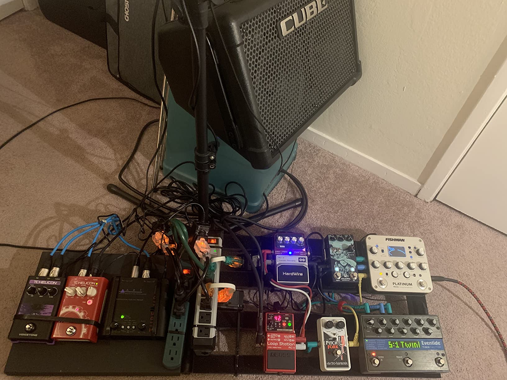 TC Helicon VOICETONE X1 Single-Button Stompbox for Dramatic Megaphone and Distortion Vocal Effects customer photo 1