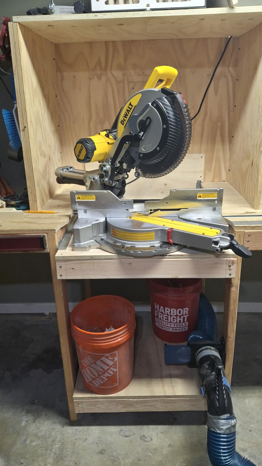 DEWALT Miter Saw, 12-inch Double Bevel Sliding Compound Miter Saw with XPS LED Shadow Light System (DWS780) customer photo 2
