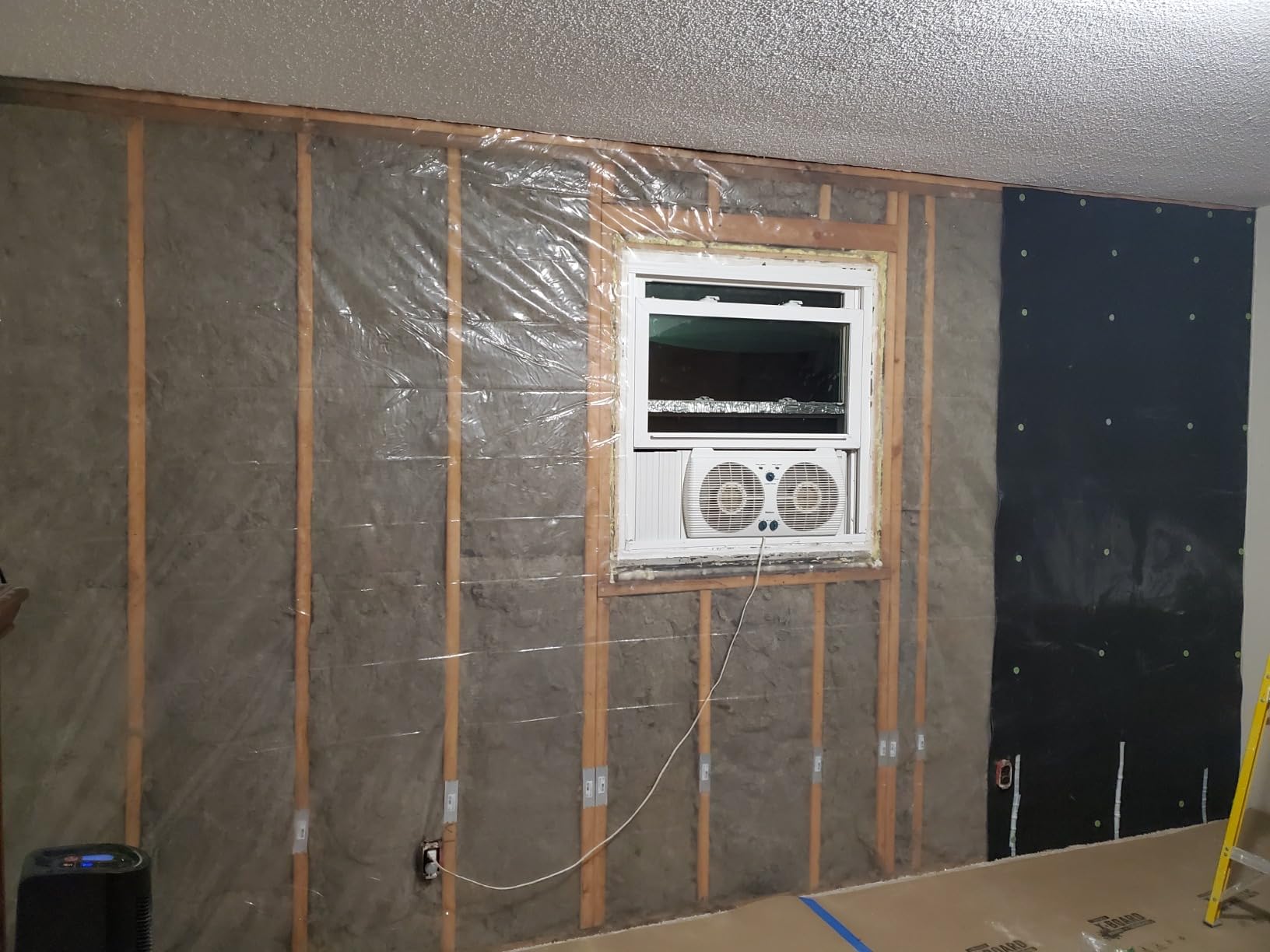 Trademark Soundproofing Mass Loaded Vinyl 1lb - MLV Soundproofing for Wall Sound Barrier - Sound Insulation - Made in USA - 4' x 25' Covers 100 sf customer photo 2