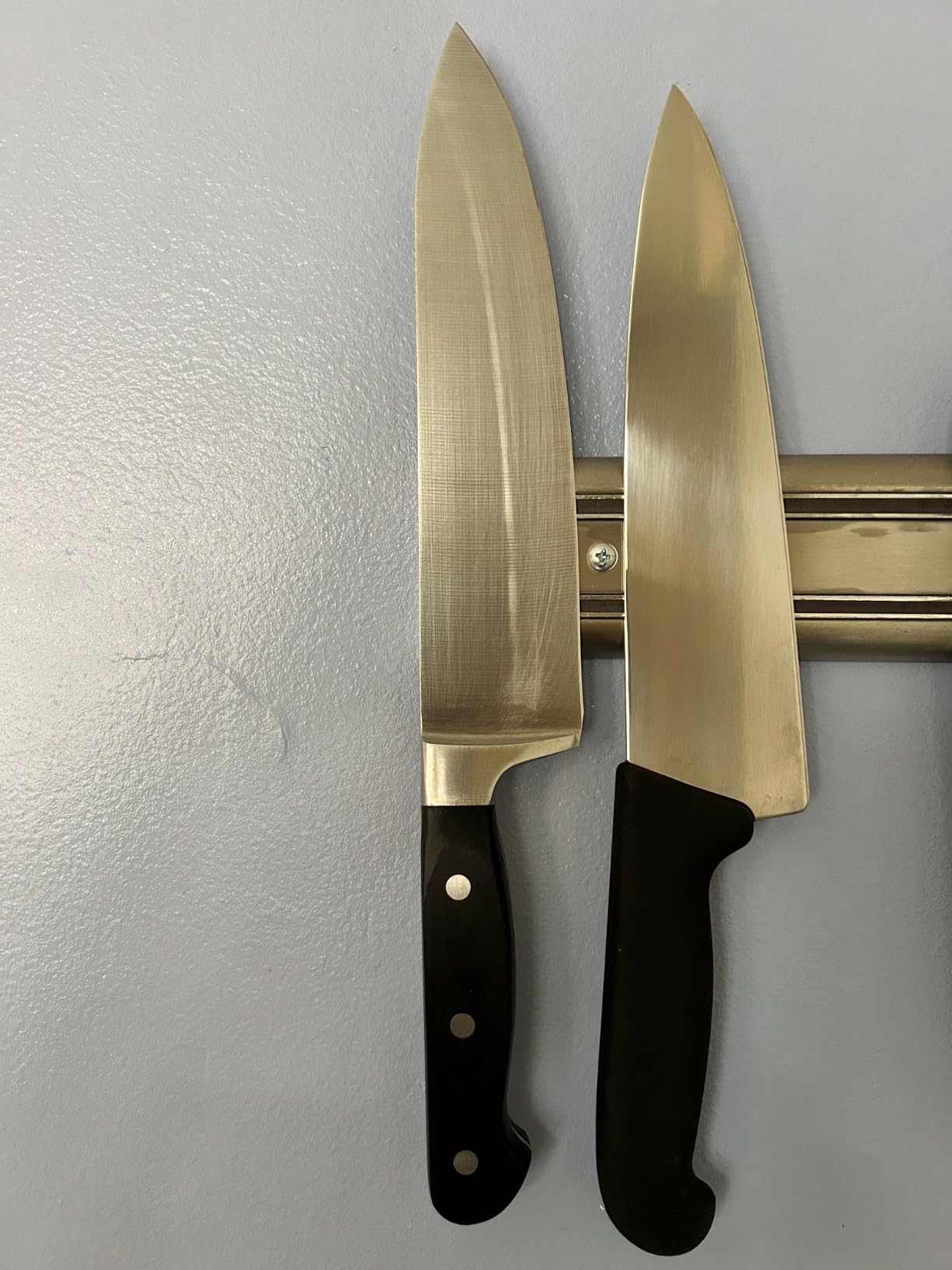 Victorinox Fibrox Pro Chef's Knife, 8 Inch - Swiss Army Kitchen Knife, High Carbon Stainless Steel Blade, Non-Slip Fibrox Handle customer photo 1