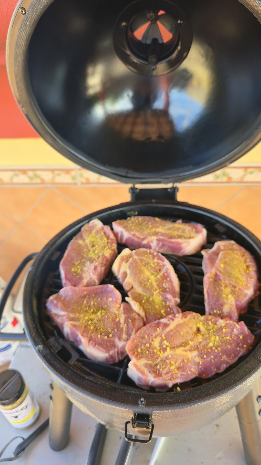 Char-Griller AKORN Kamado Charcoal Grill and Smoker with Cast Iron Grates, Warming Rack and Locking Lid, 445 sq in, Graphite, Model E16620 customer photo 2