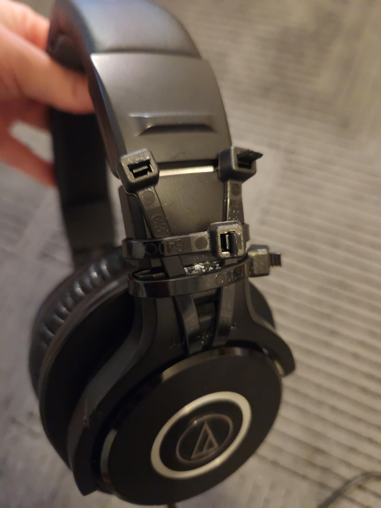 Audio-Technica ATH-M40x Professional Studio Monitor Headphone, Black customer photo 1