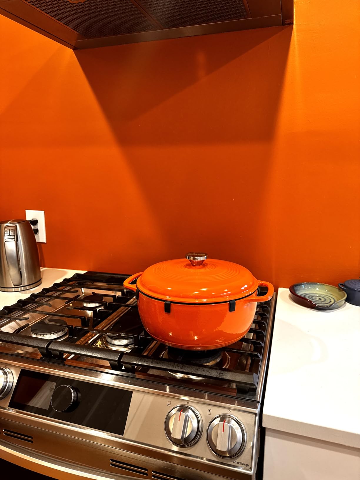 Lodge Essential Enamel Cast Iron Dutch Oven 6 Quarts - Perfect for Bread Baking, Braising, Marinating & Slow Cooking, Features Moisture-Sealing Lid & Dual Handles, Kitchen Essentials, Oyster White customer photo 2