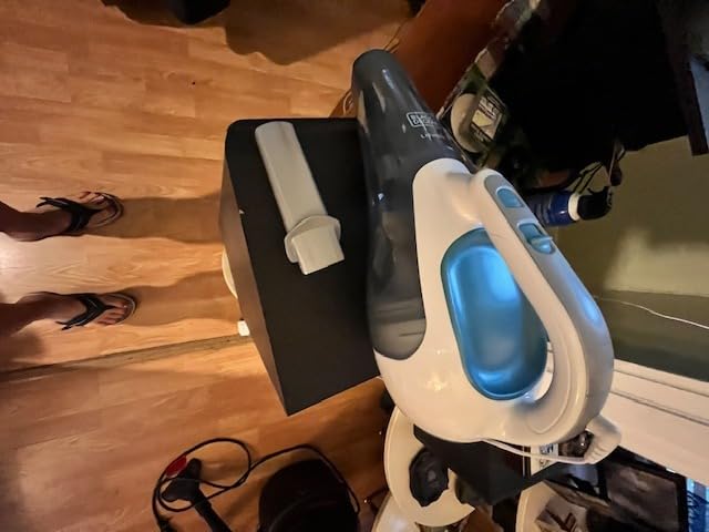 BLACK+DECKER dustbuster Cordless Handheld Vacuum, Portable Vacuum for Car and Home Rechargeable, Powerful Suction, Wide Mouth (HHVI315JO42) customer photo 1