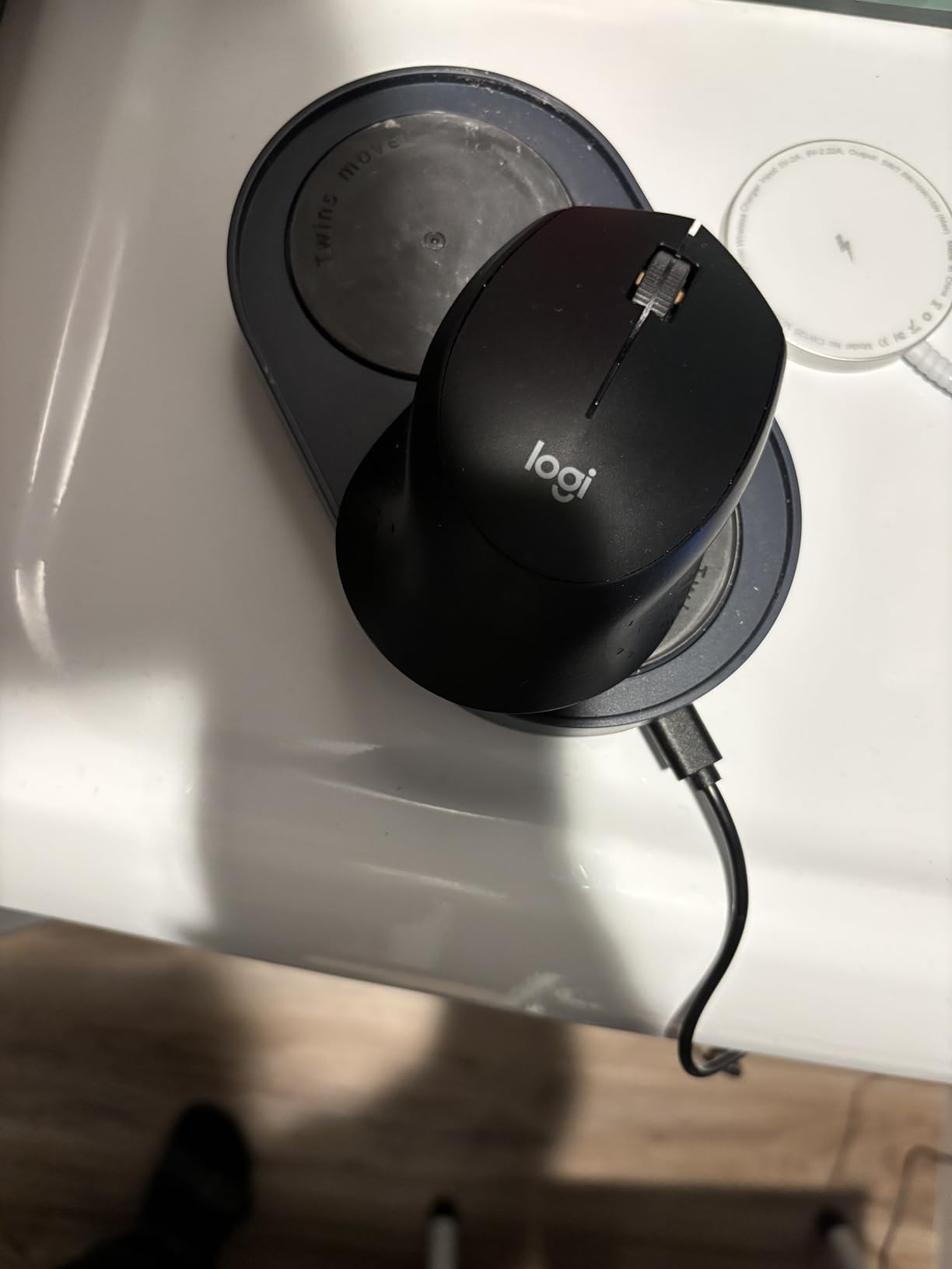 Logitech M330 Silent Wireless Mouse, 2.4GHz with USB Receiver, Optical Tracking, Quiet & Lightweight, Long Battery Life, for PC, Mac, Laptop, Chromebook - Black customer photo 2
