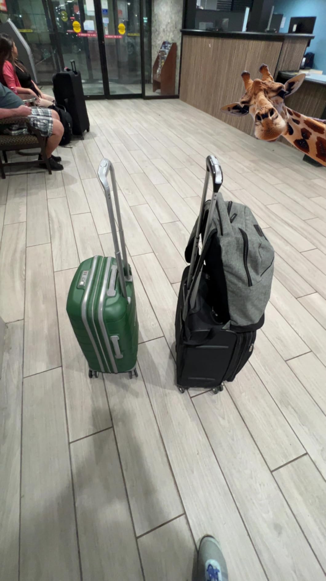 Samsonite Freeform Hardside Carry-On Luggage with Spinner Wheels - Hardshell Suitcase - TSA, Airline-Approved - Expandable Hard Shell, Smooth Rolling Wheels for Lightweight Travel - Black customer photo 2