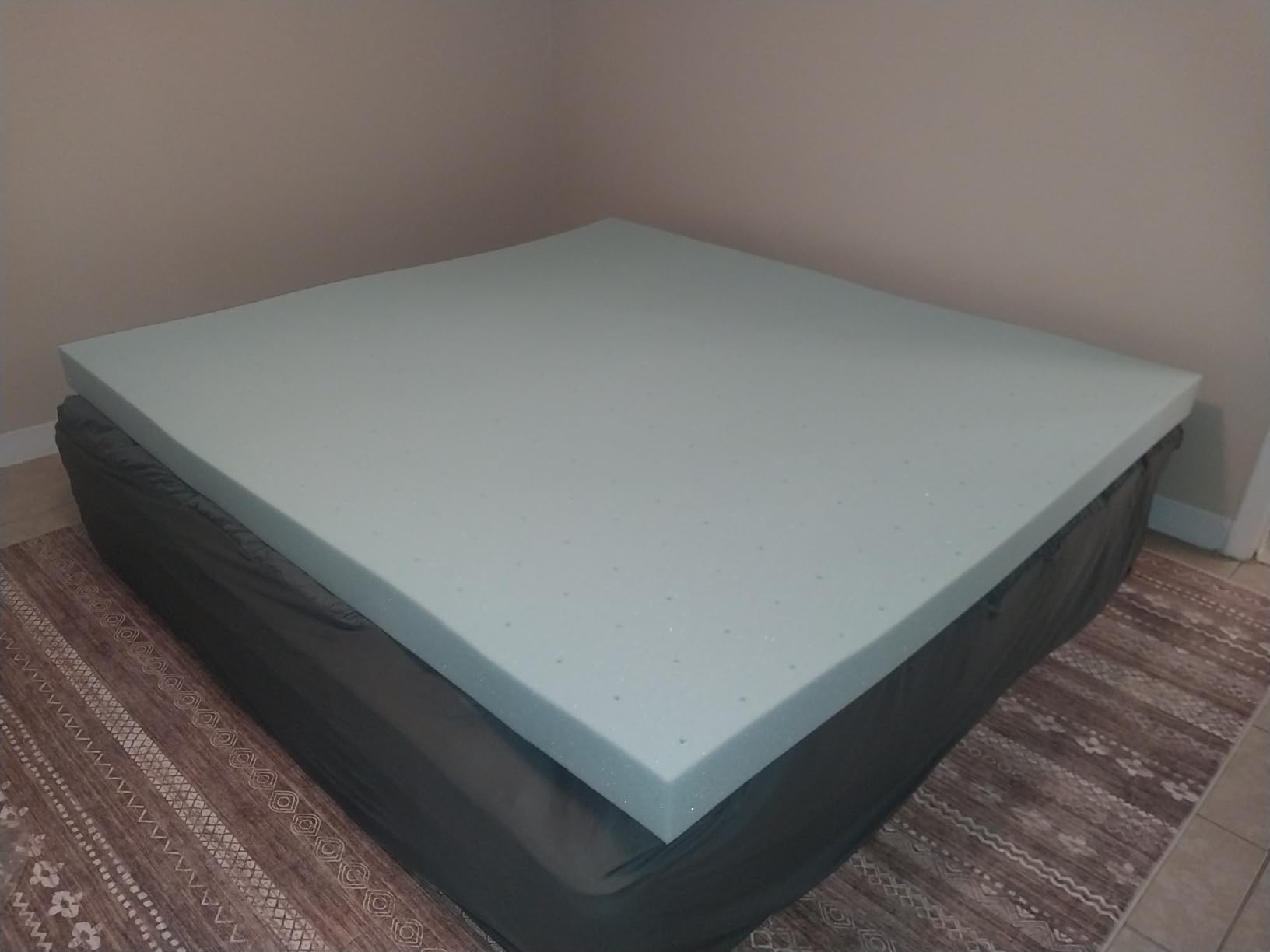 Lucid 4 Inch Memory Foam Mattress Topper, King Size - Cooling Gel Bed Topper - Pressure-Relieving Ultra Plush Feel - Ventilated Breathable Design - CertiPur Certified - Dorm Room Essentials customer photo 2