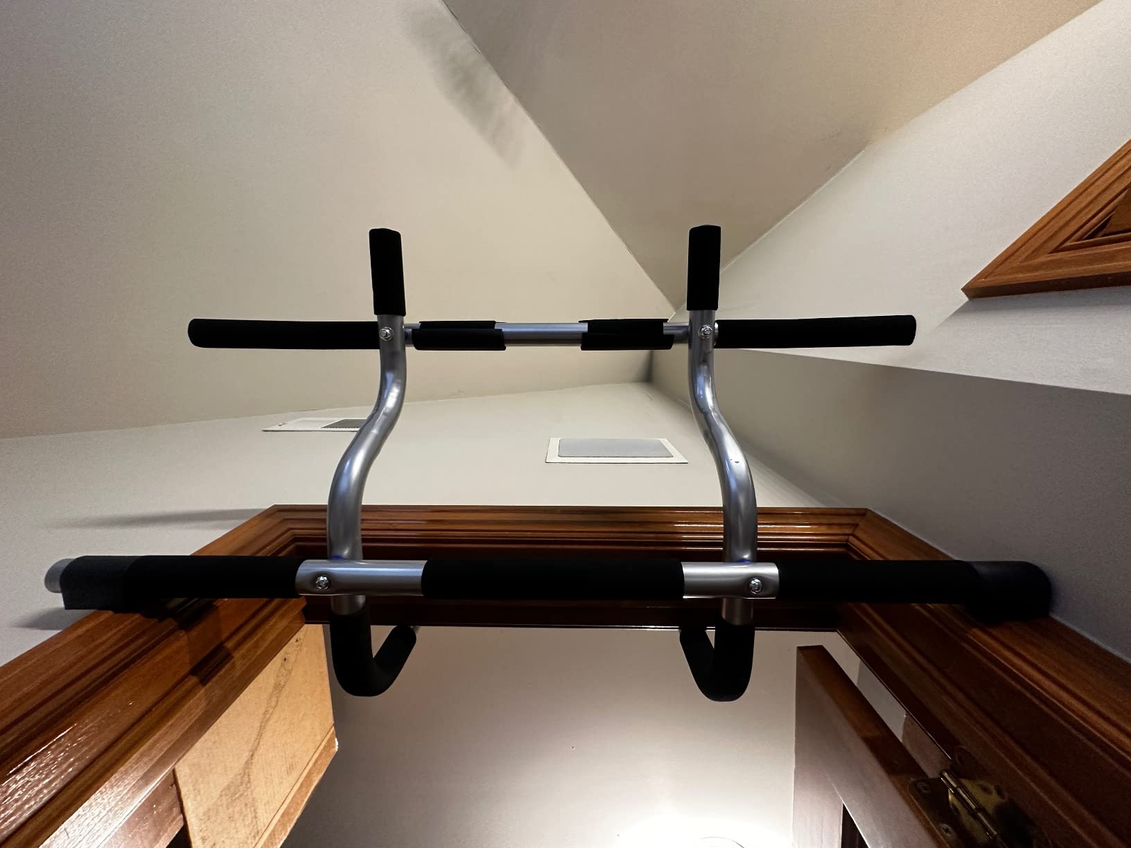 Ultimate Body Press XL Doorway Pull Up bar with Elevated bar & Adjustable Width customer photo 1