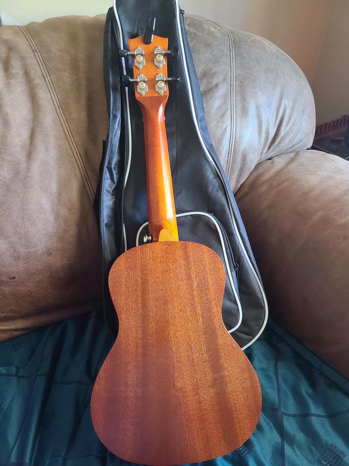 Ukulele, AKLOT Tenor Ukelele Solid Mahogany 26 inch for Professional Beginners Adults Kit with Free Online Lesson and Uke Accessories customer photo 1