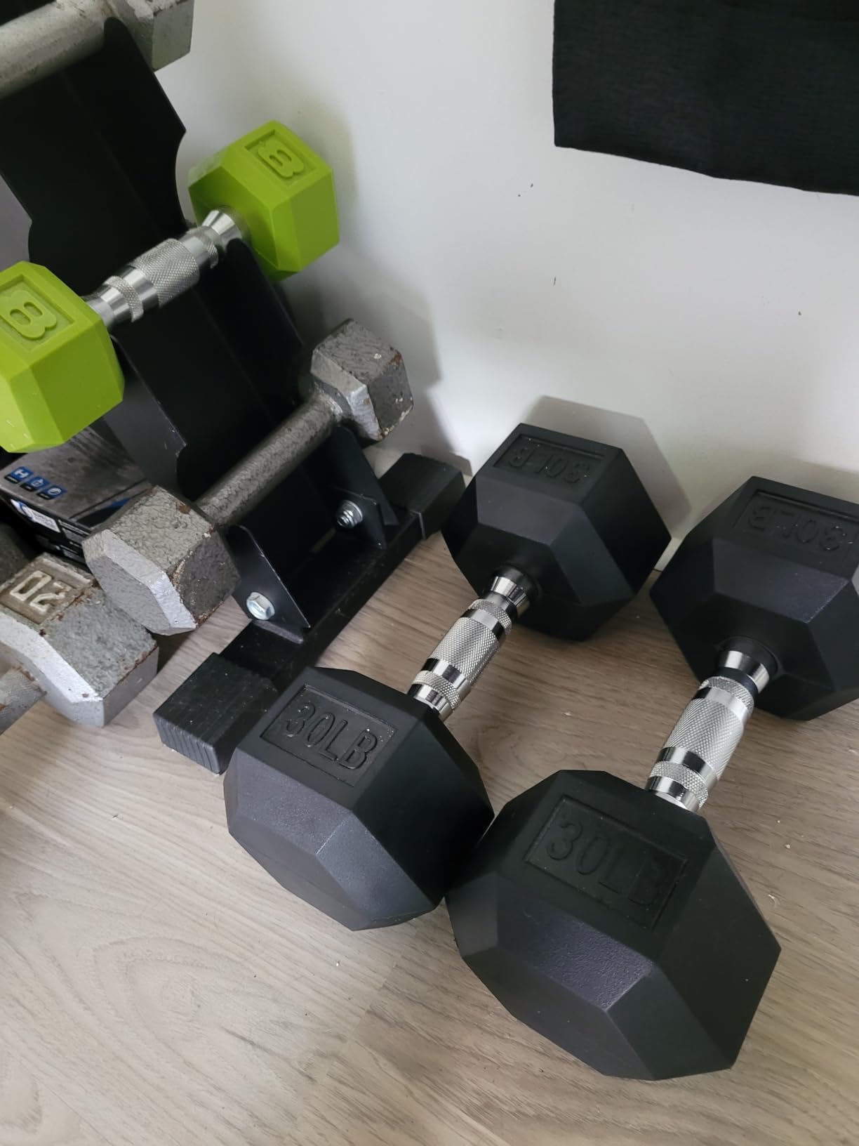 Amazon Basics Rubber Hex Dumbbell Hand Weight customer photo 1